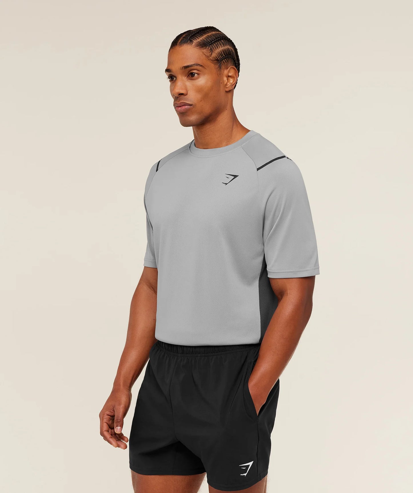 Camiseta de entrenamiento cuello redondo Gymshark 🏋🏽 color gris con líneas y logo en negro Talla L