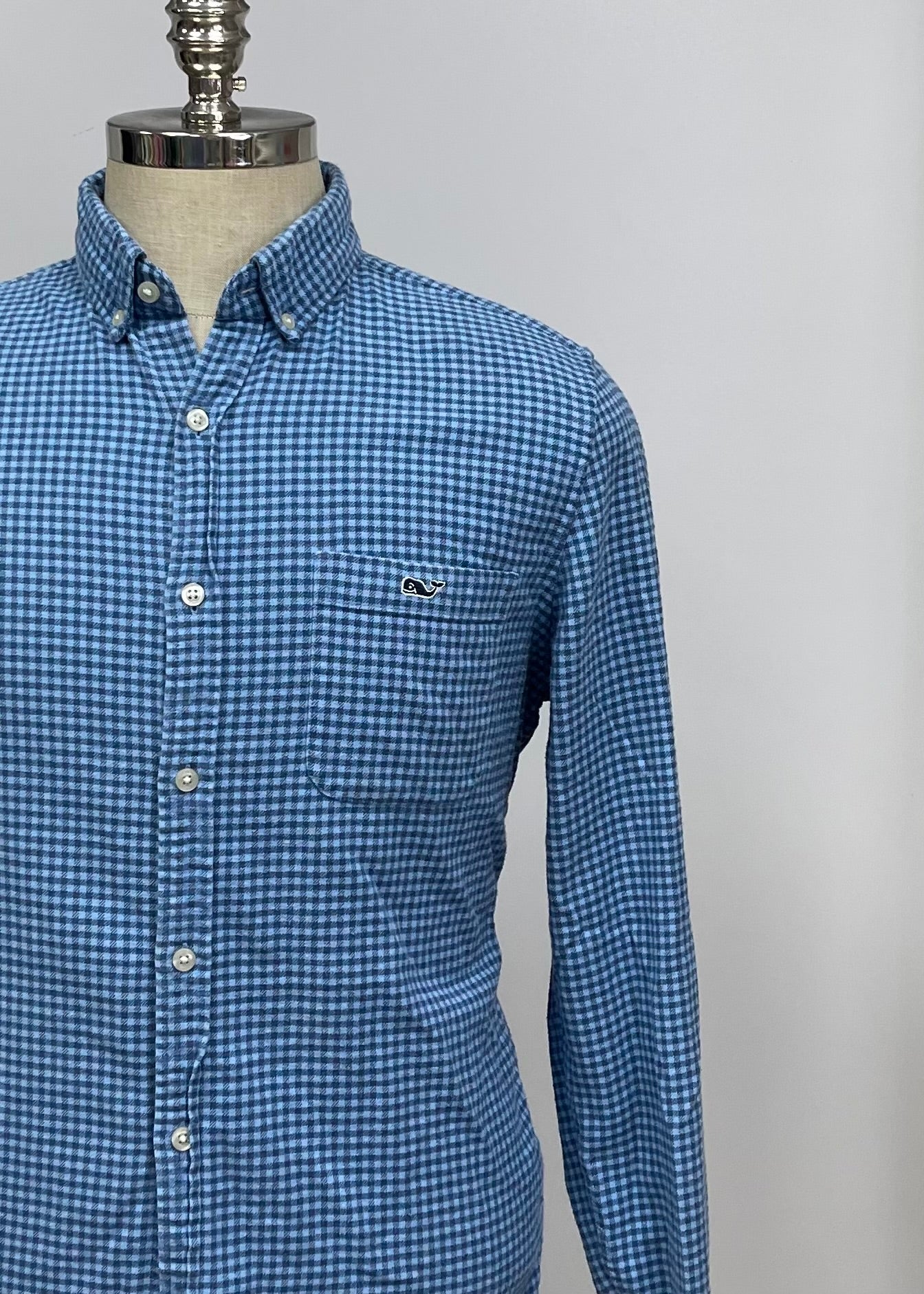 Camisa de botones Vineyard Vines 🐳 con patrón de cuadros gingham en color azul y celeste Talla M Entalle Slim Fit