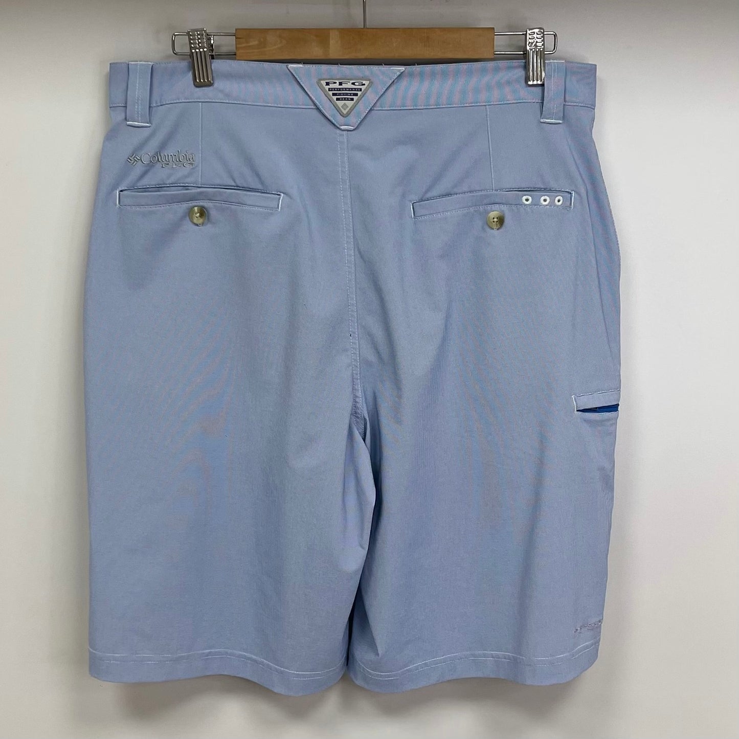 Short Híbrido Columbia 🔷 Tela performance color celeste talla L (34)