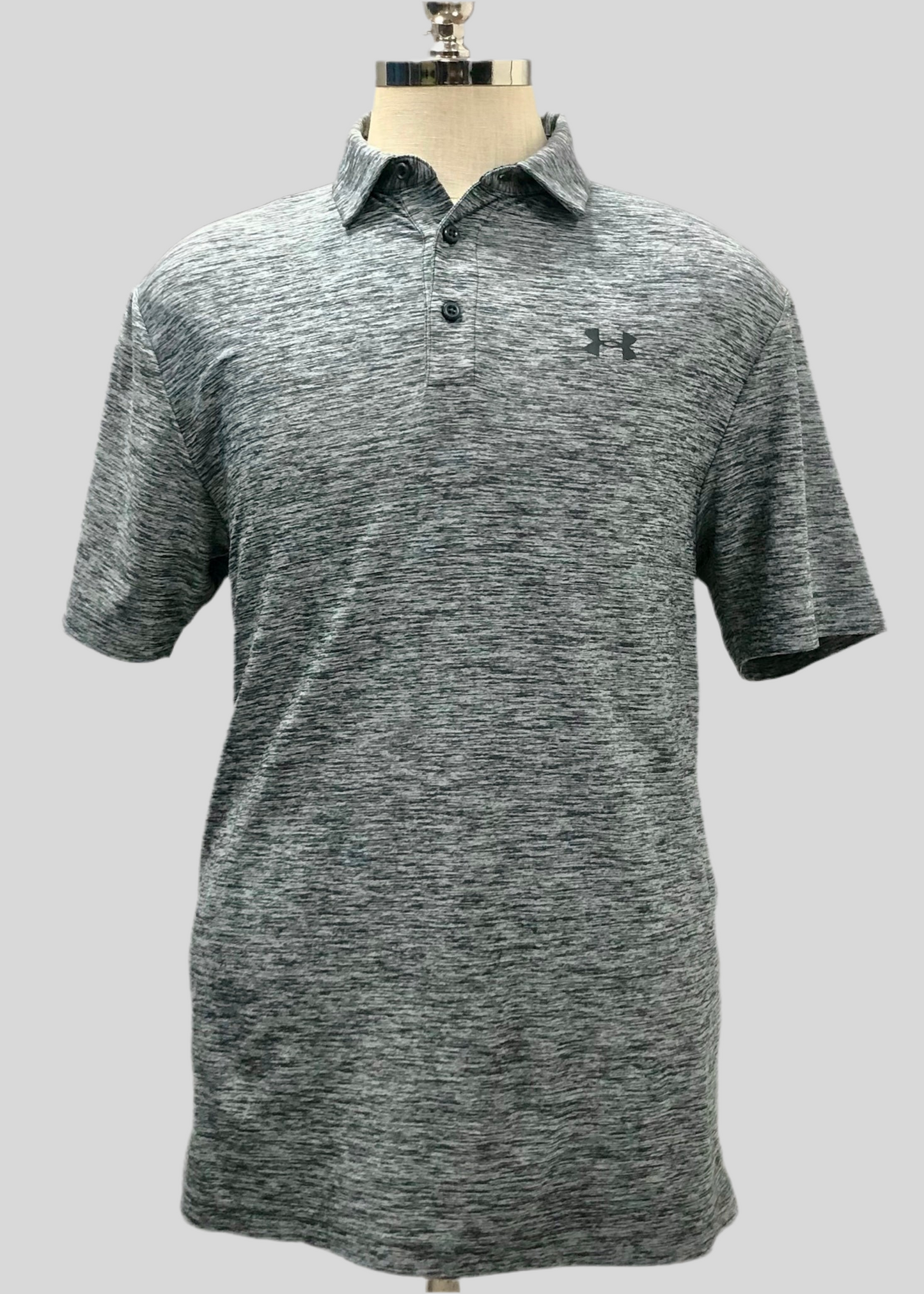 Camiseta polo Under Armour 🏋🏻 color gris y negro Tela Performance Talla M Entalle Regular