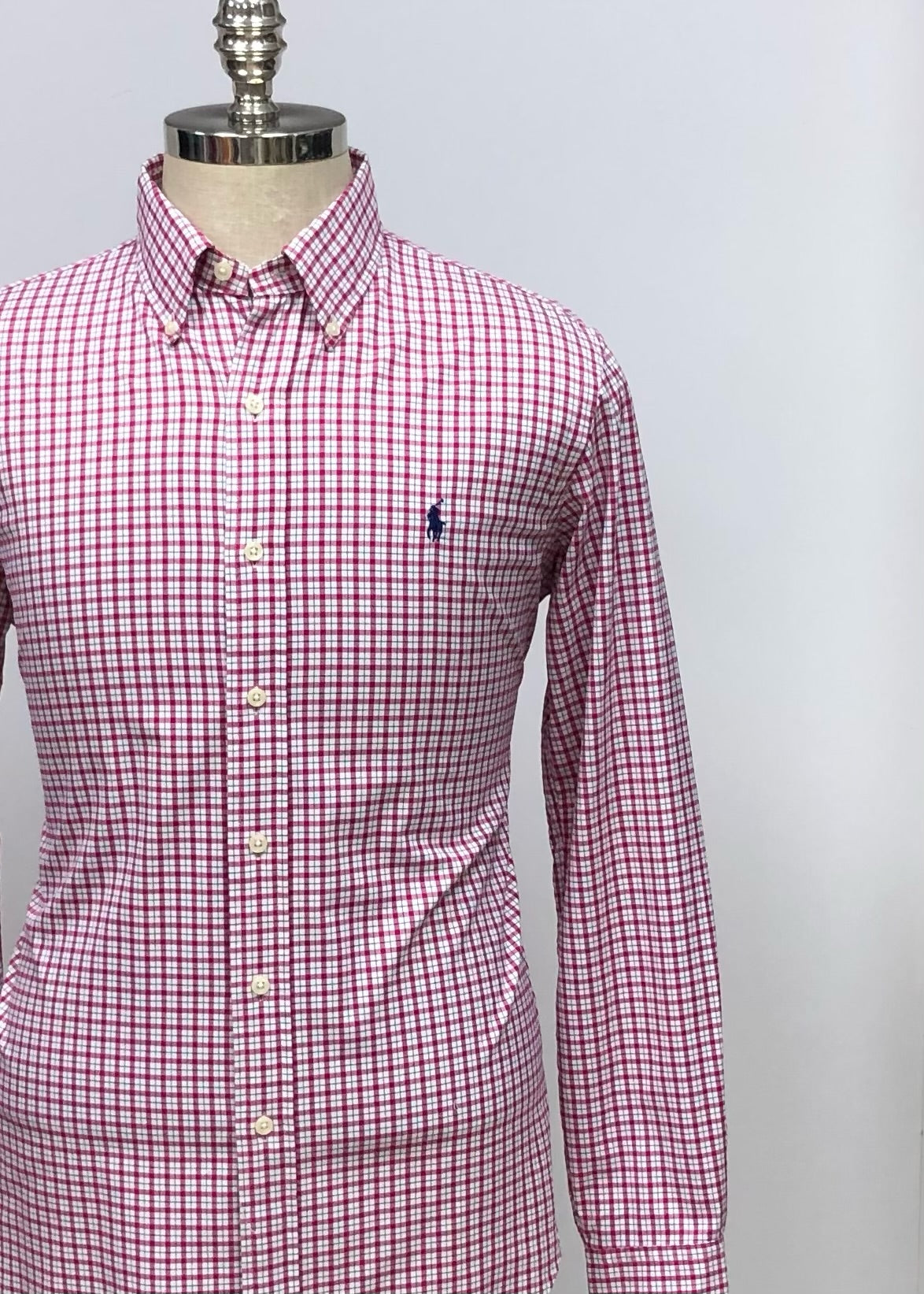 Camisa Polo Ralph Lauren 🏇🏼 color blanco con patrón de cuadros rojo y negro Talla M Entalle Regular