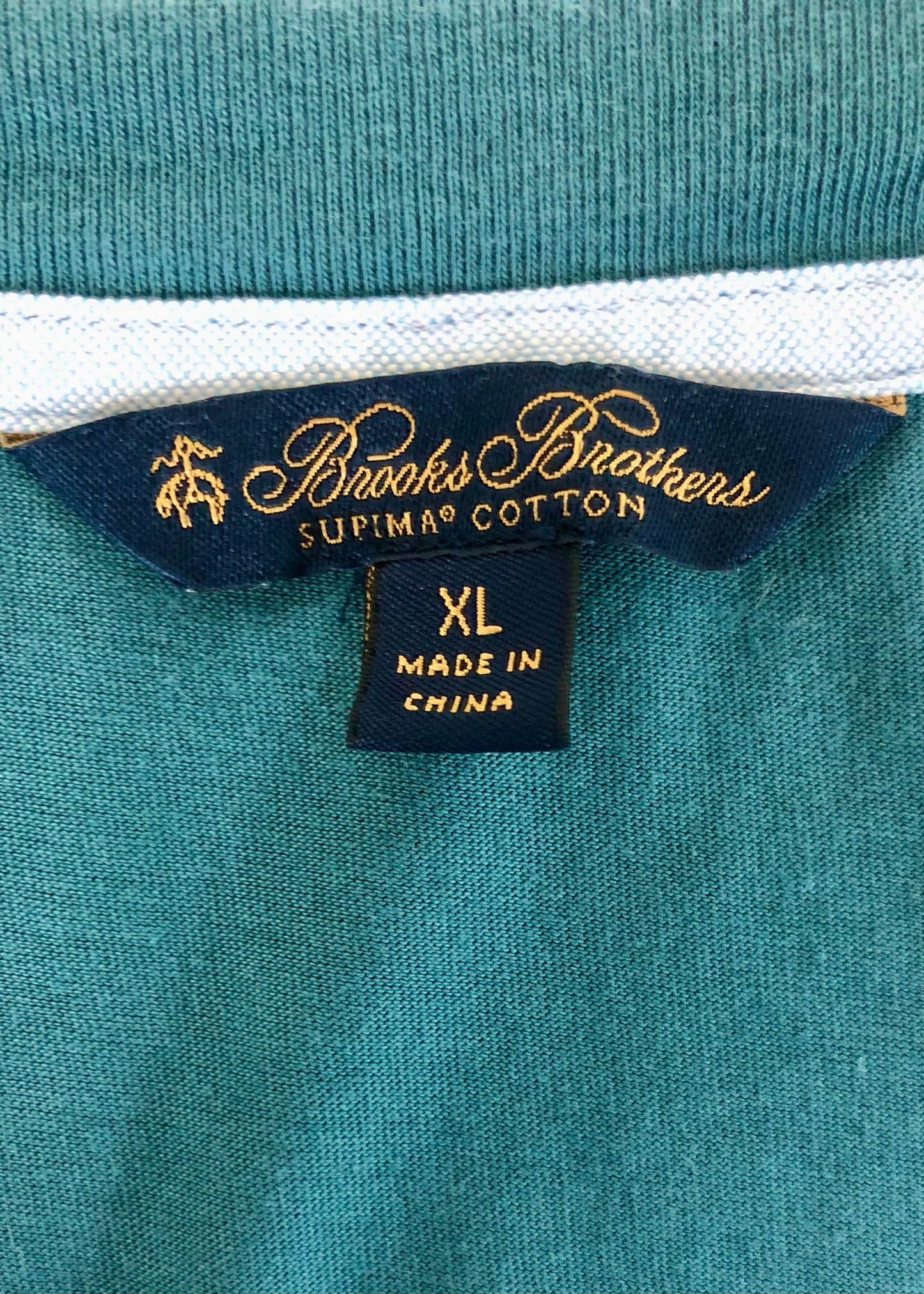Camiseta cuello redondo Brooks Brothers 🐑 color verde esmeralda y logo dorado Talla XL
