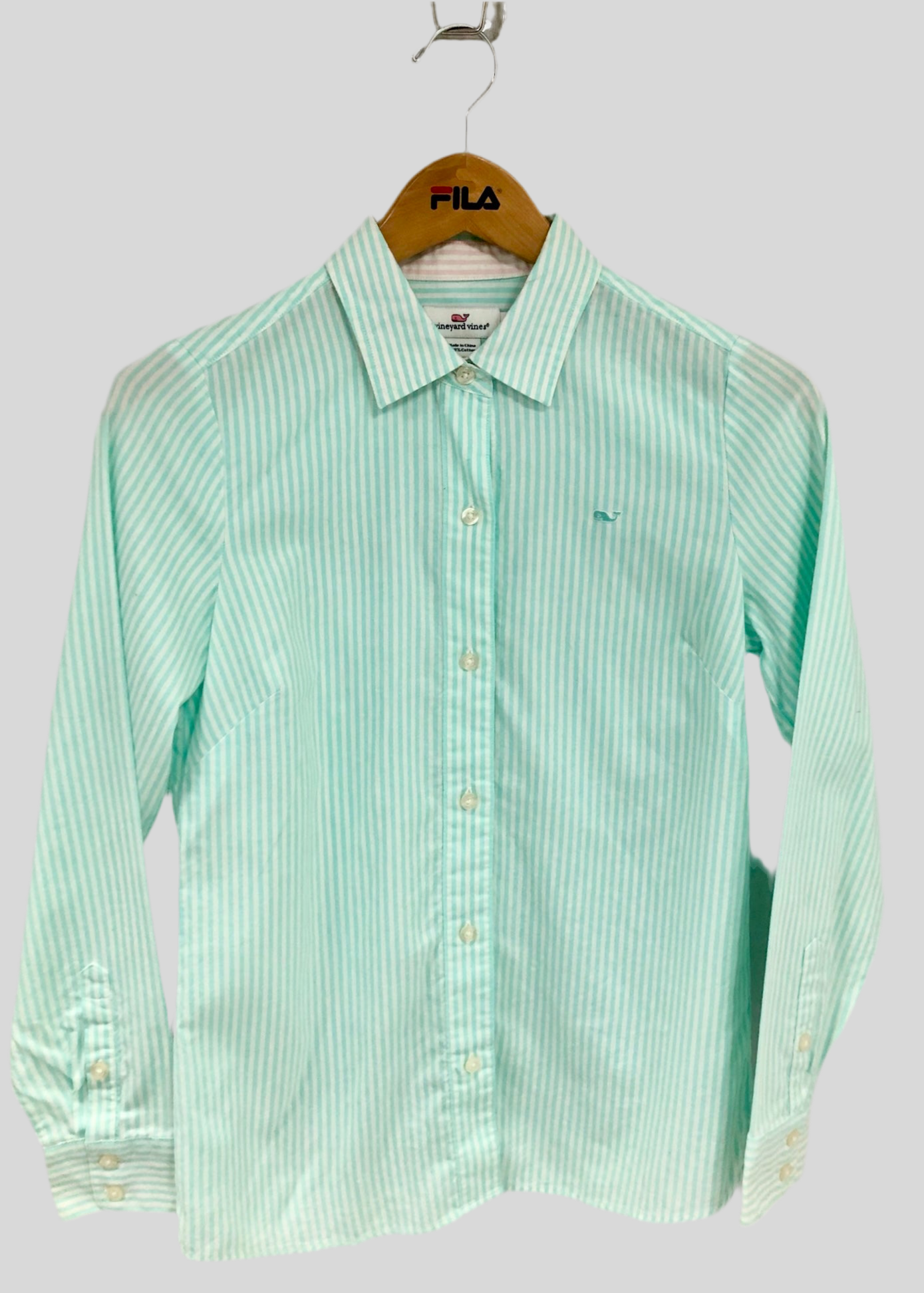 Camisa de mujer Vineyard Vines 🐳 con patrón de rayas en turquesa claro y blanco Talla XS (0) Entalle Regular