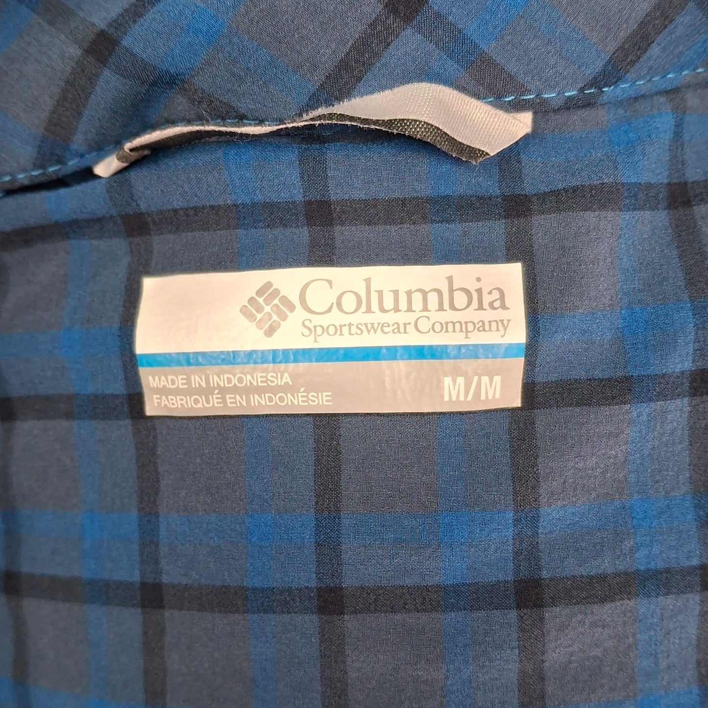 Camisa Columbia 🔹 Con patrón de cuadros en color azul, gris y negro Talla M