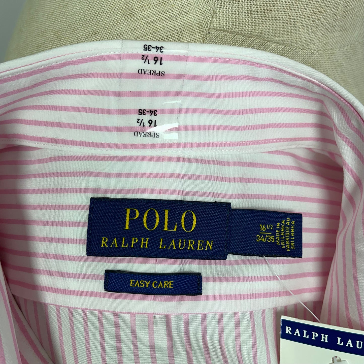 Camisa Polo Ralph Lauren 🏇🏼 color blanco con patron de rayas finas en color rosado Talla L Entalle Regular