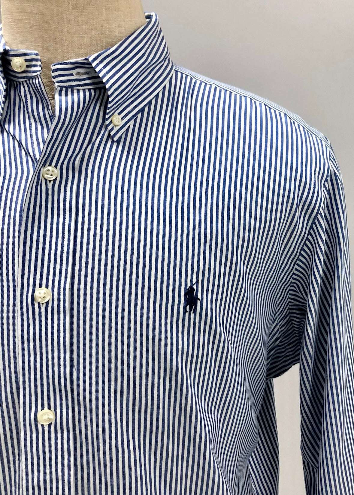 Camisa de botones Polo Ralph Lauren 🏇🏼 con patron de rayas en color azul navy y blanco Talla XL Entalle Clásico