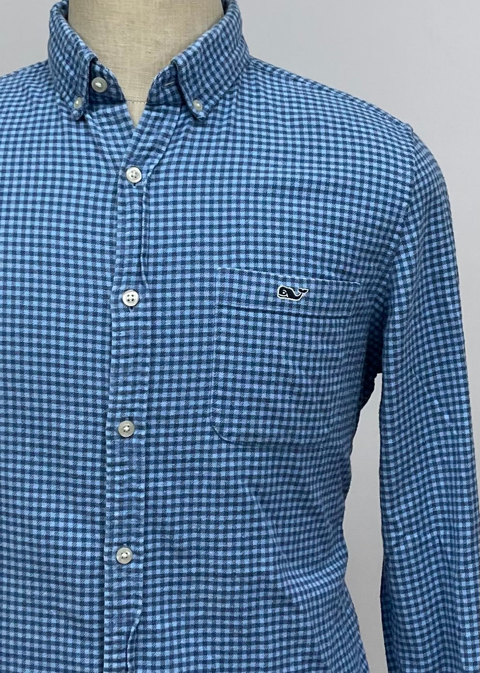 Camisa de botones Vineyard Vines 🐳 con patrón de cuadros gingham en color azul y celeste Talla M Entalle Slim Fit