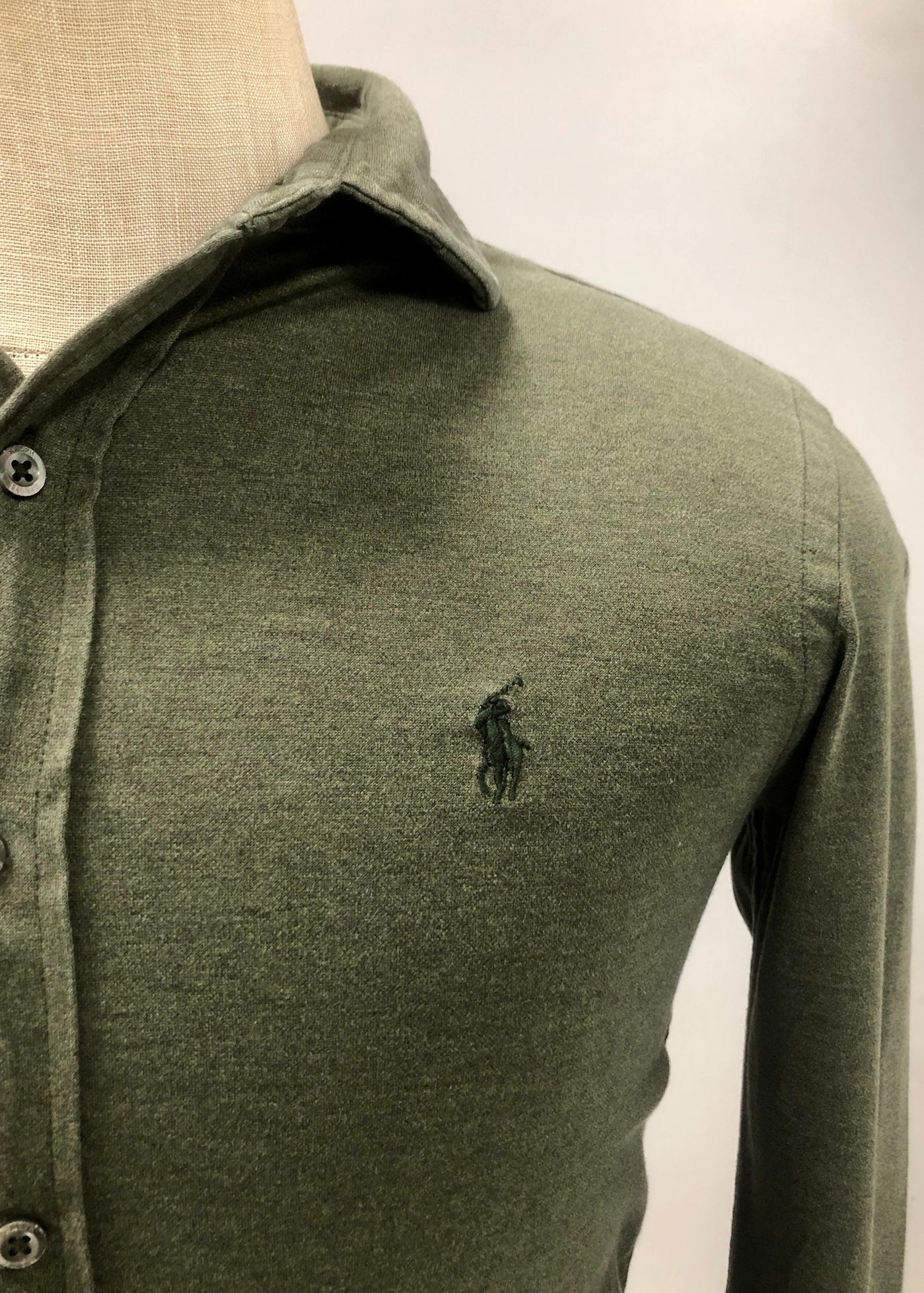 Camisa Polo Ralph Lauren 🏇🏼 Tela camiseta (Knit Oxford) en color verde oliva Talla S Entalle Regular