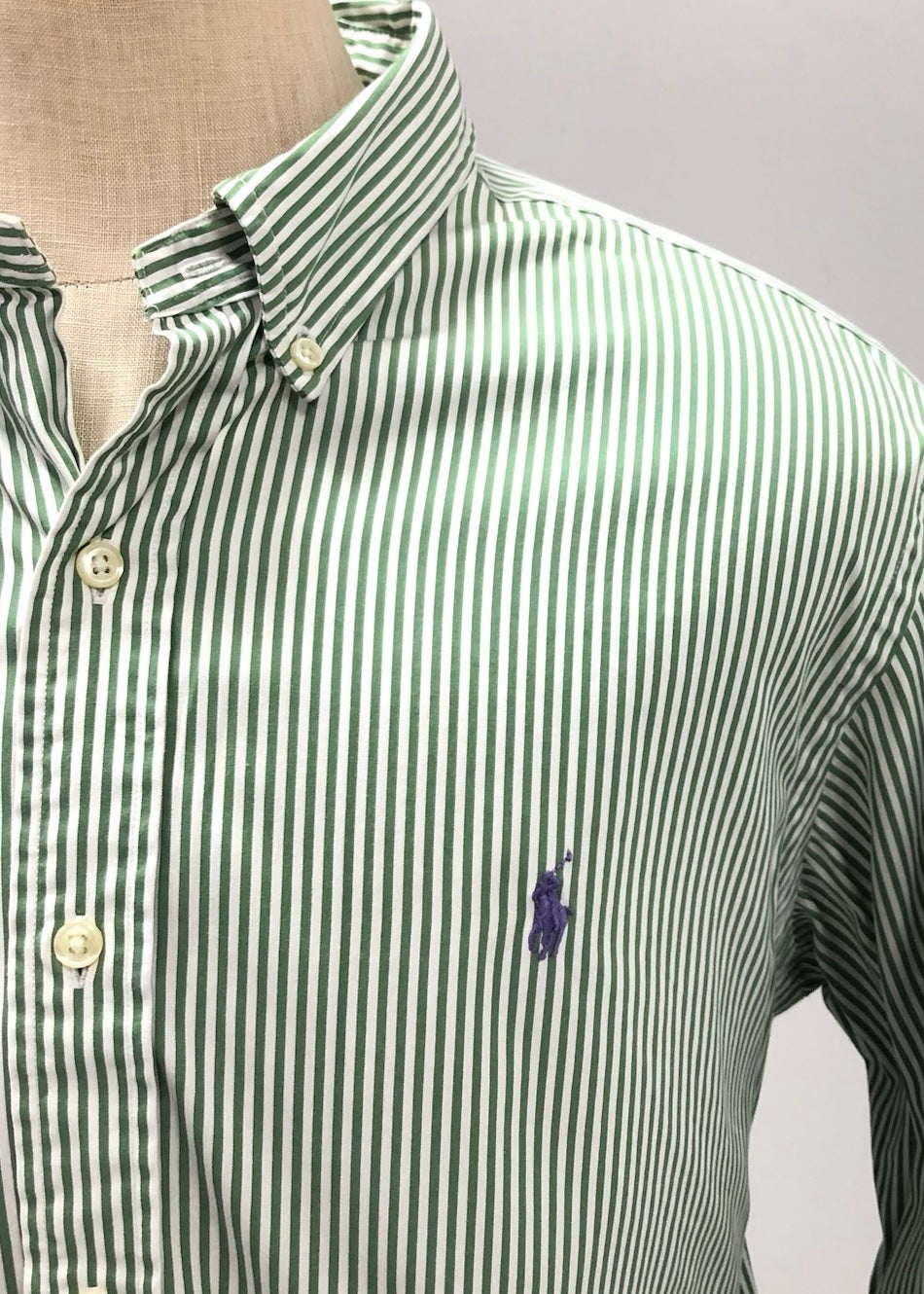 Camisa Polo Ralph Lauren 🏇🏼 con patrón de rayas en color verde claro y blanco Talla XL Entalle Regular
