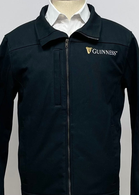 Chaqueta Guiness color negro y logo en blanco Talla Large