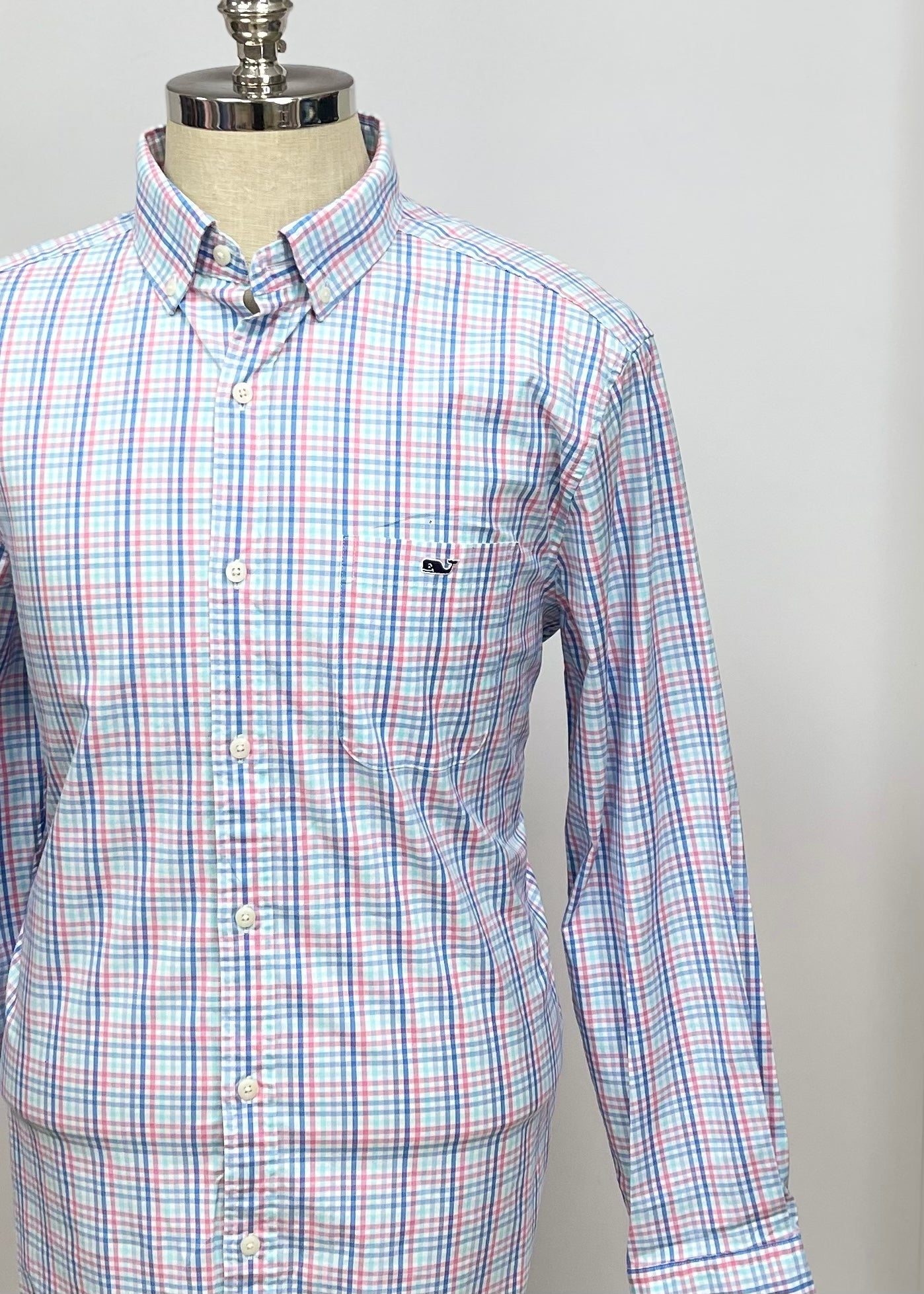 Camisa de botones Vineyard Vines 🐳 color blanco de cuadros en color rosado, azul y celeste Talla L Entalle Clásico