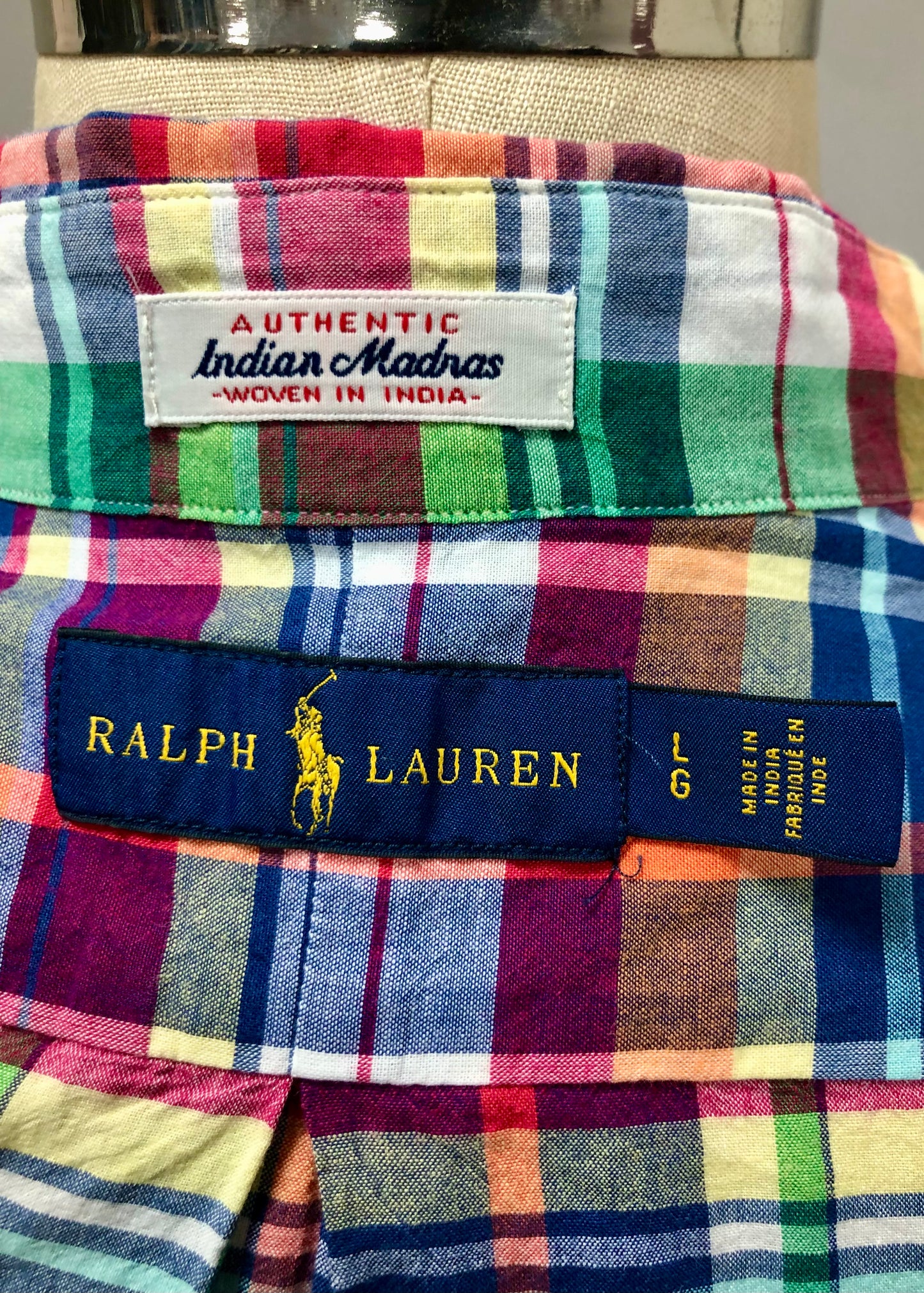 Camisa Polo Ralph Lauren 🏇🏼 color blanco con patron de cuadros tartán multicolor Talla L Entalle Regular