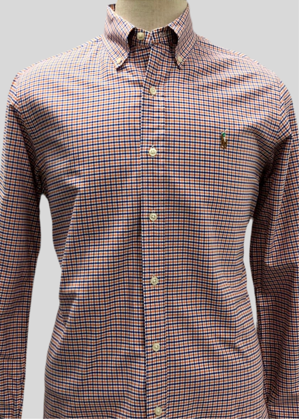 Camisa Polo Ralph Lauren 🏇🏼 Color blanco con patron de cuadros azul y naranja Talla M Entalle Regular