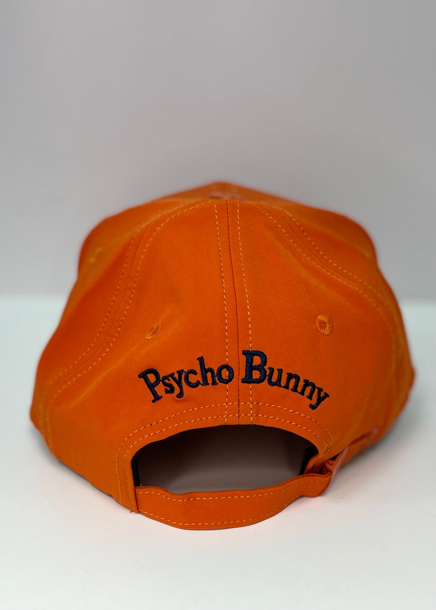 Gorra Psycho Bunny  🐰 color naranja intenso con logotipo multicolor