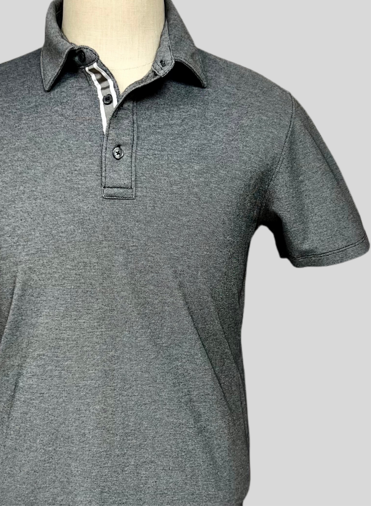 Camiseta Polo Michael Kors color gris metalizado Talla M Entalle Regular