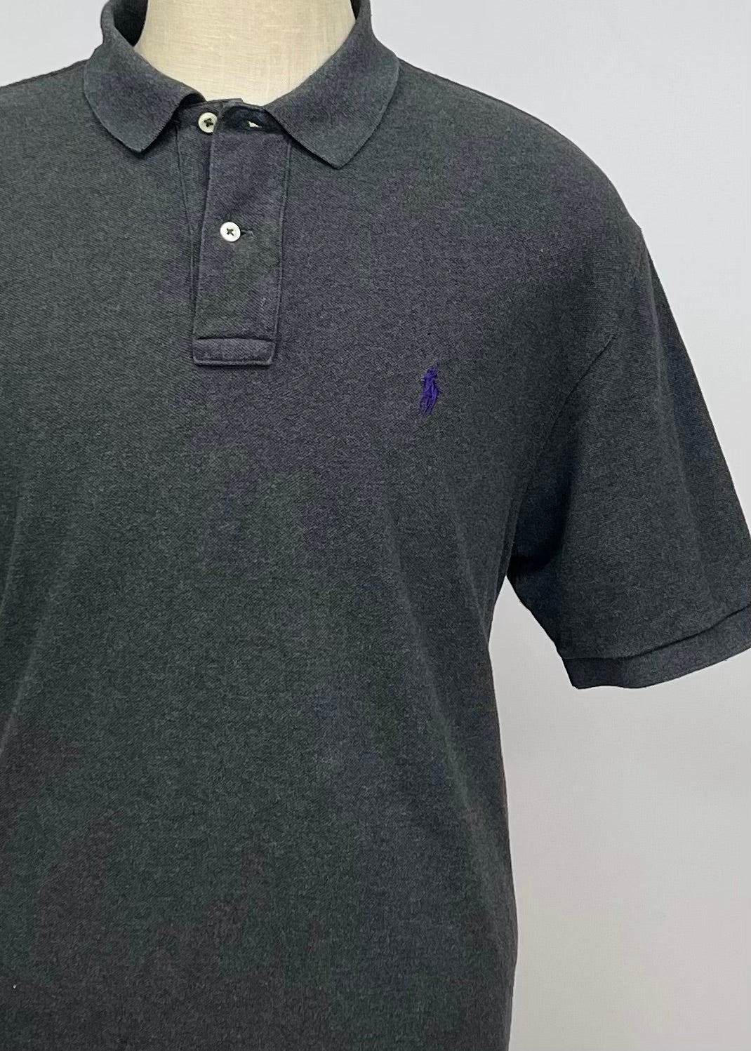 Camiseta Polo Ralph Lauren 🏇🏼 color gris oscuro Talla XL Entalle Regular