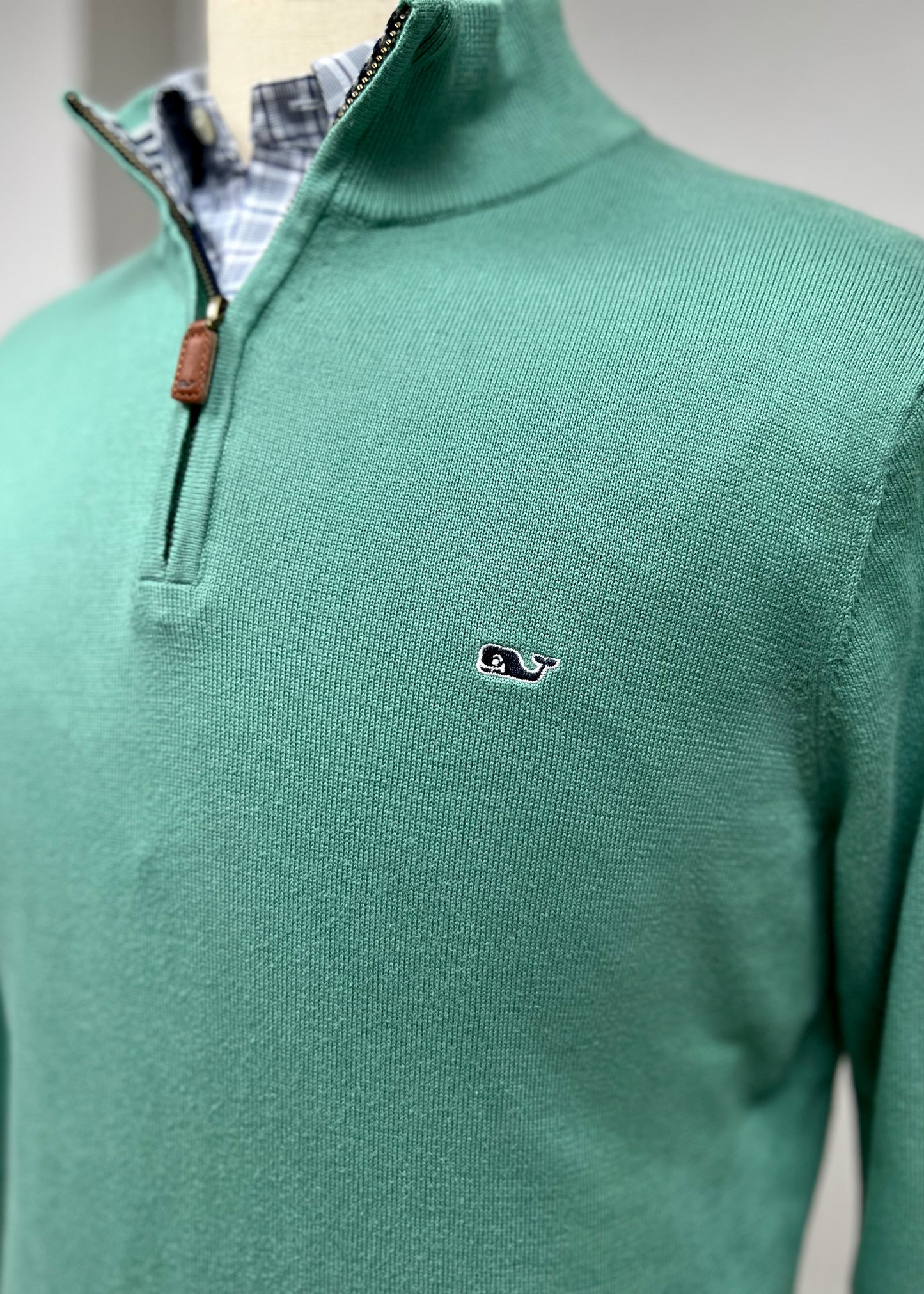 Sueter Jersey Vineyard Vines 🐳 color verde con logo azul navy Tela algodón Pima Talla S