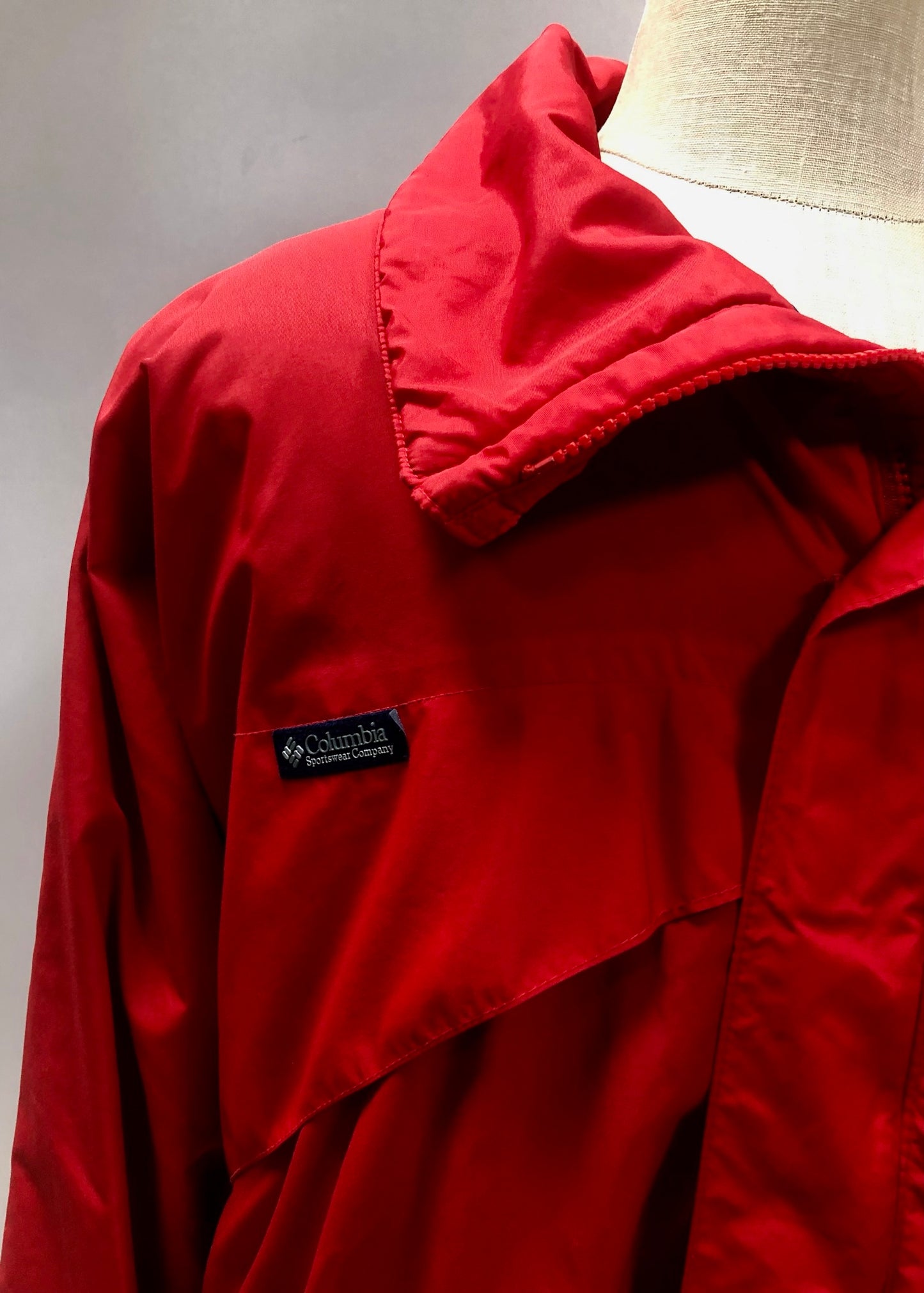 Jacket Columbia 🔷 color rojo con zíper completo Talla XL (ver descripción)