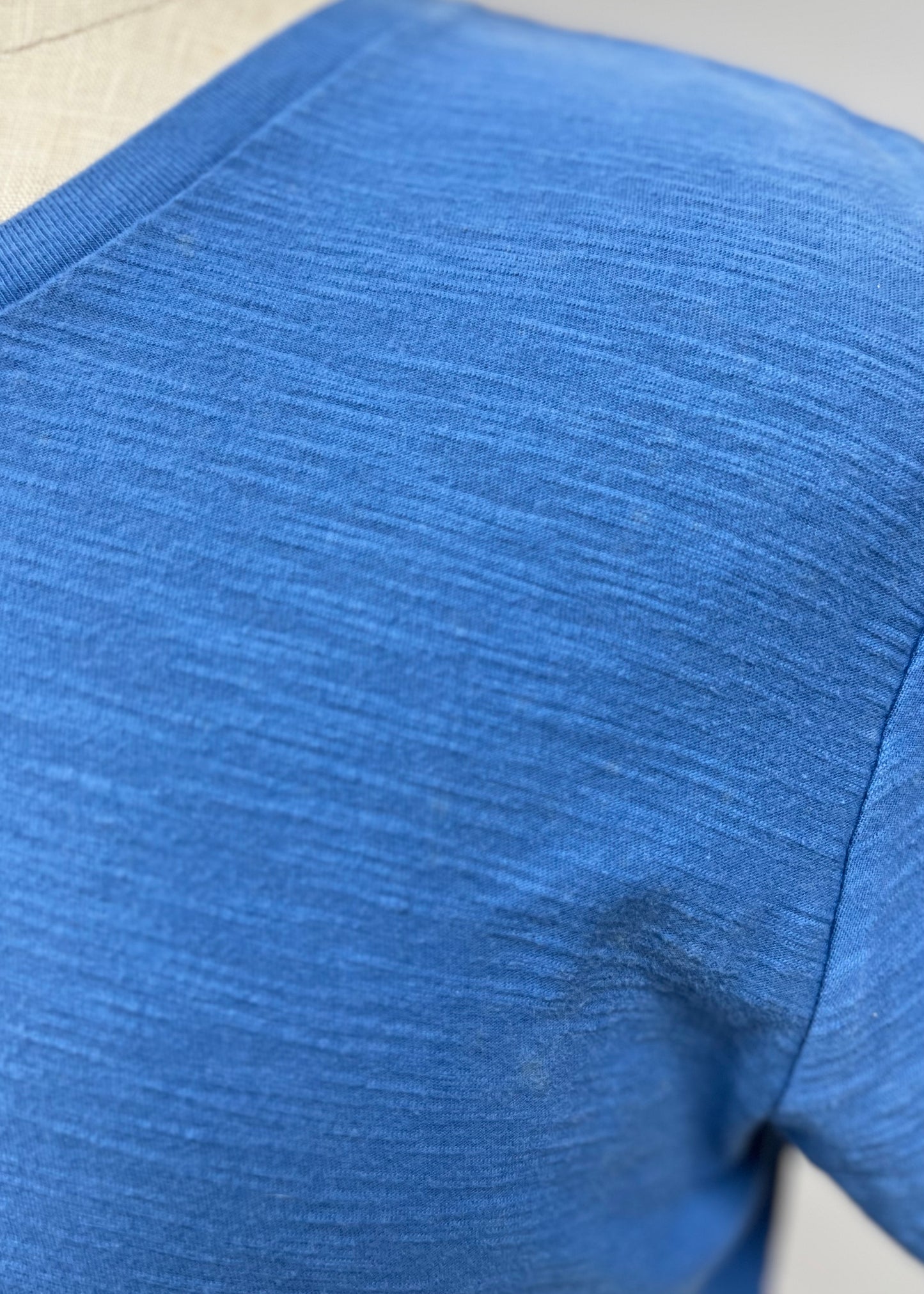 Camiseta cuello V Calvin Klein 🇺🇸 color azul Talla M