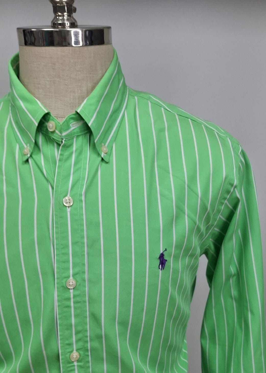 Camisa Polo Ralph Lauren 🏇🏼 color verde con patron de rayas en color Blanco Talla L Entalle Custom Fit