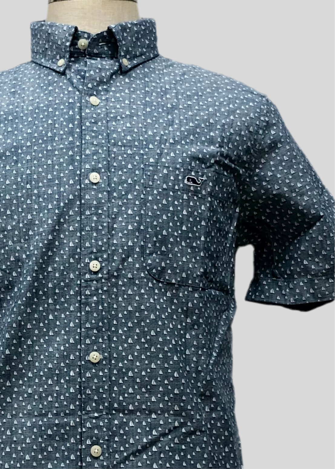 Camisa de botones Vineyard Vines 🐳 color azul grisáceo con diseño de veleros en color blanco Talla M Entalle Slim Fit
