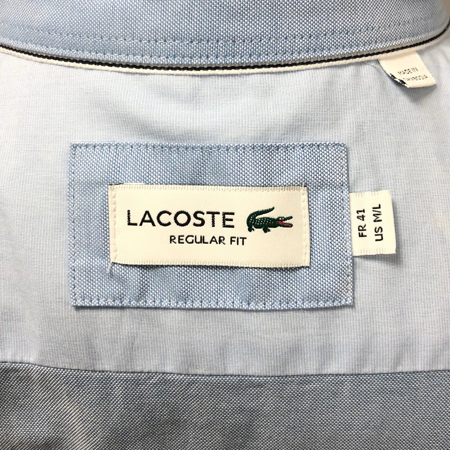 Camisa de botones Lacoste 🐊 Oxford color celeste Talla L Entalle Regular