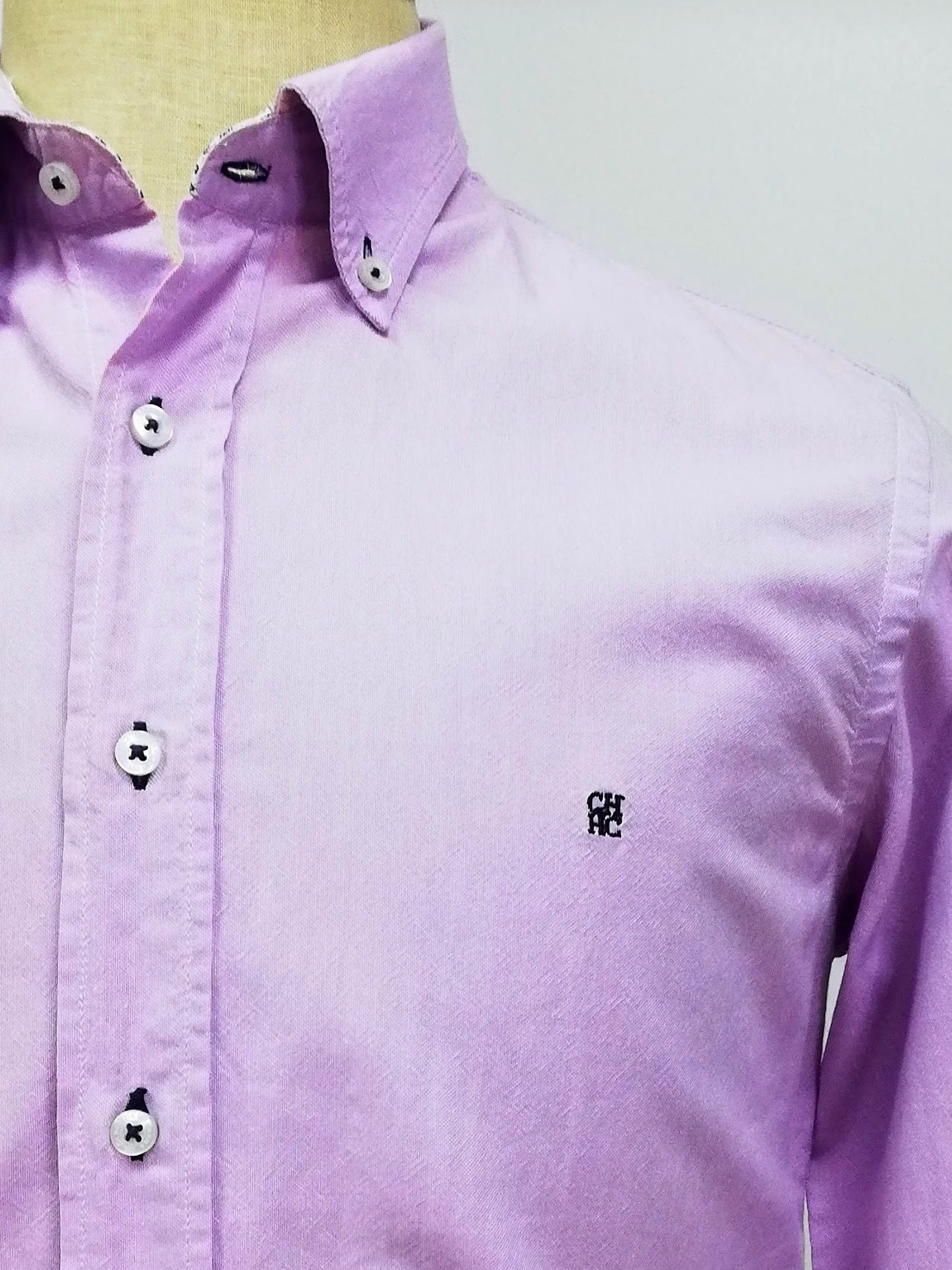 Camisa de botones Carolina Herrera color lila Talla M Entalle Regular (ver descripción)