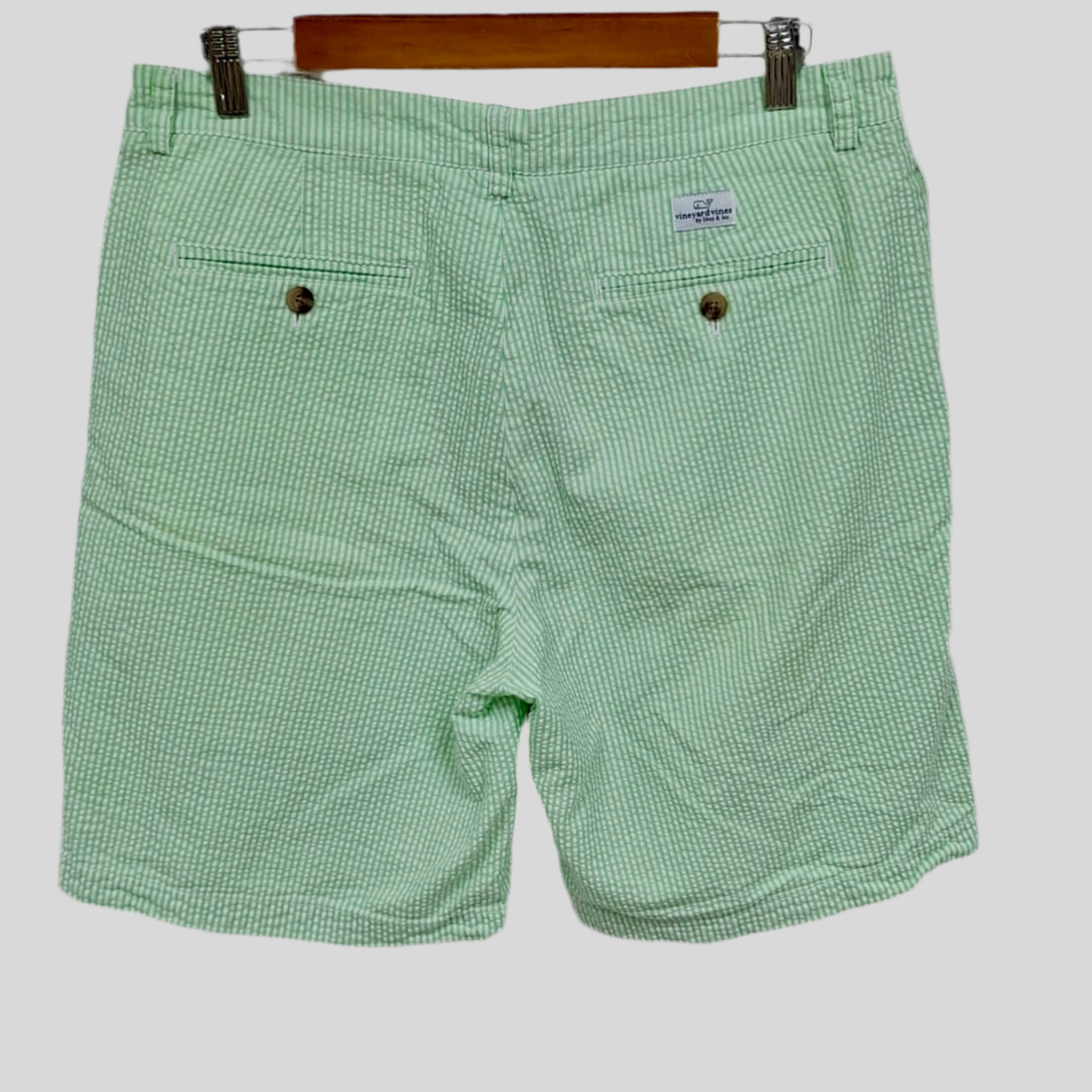 Short Casual Brooks Brothers 🐑  Tela a seersucker con patron de rayas en color verde y blanco talla 33