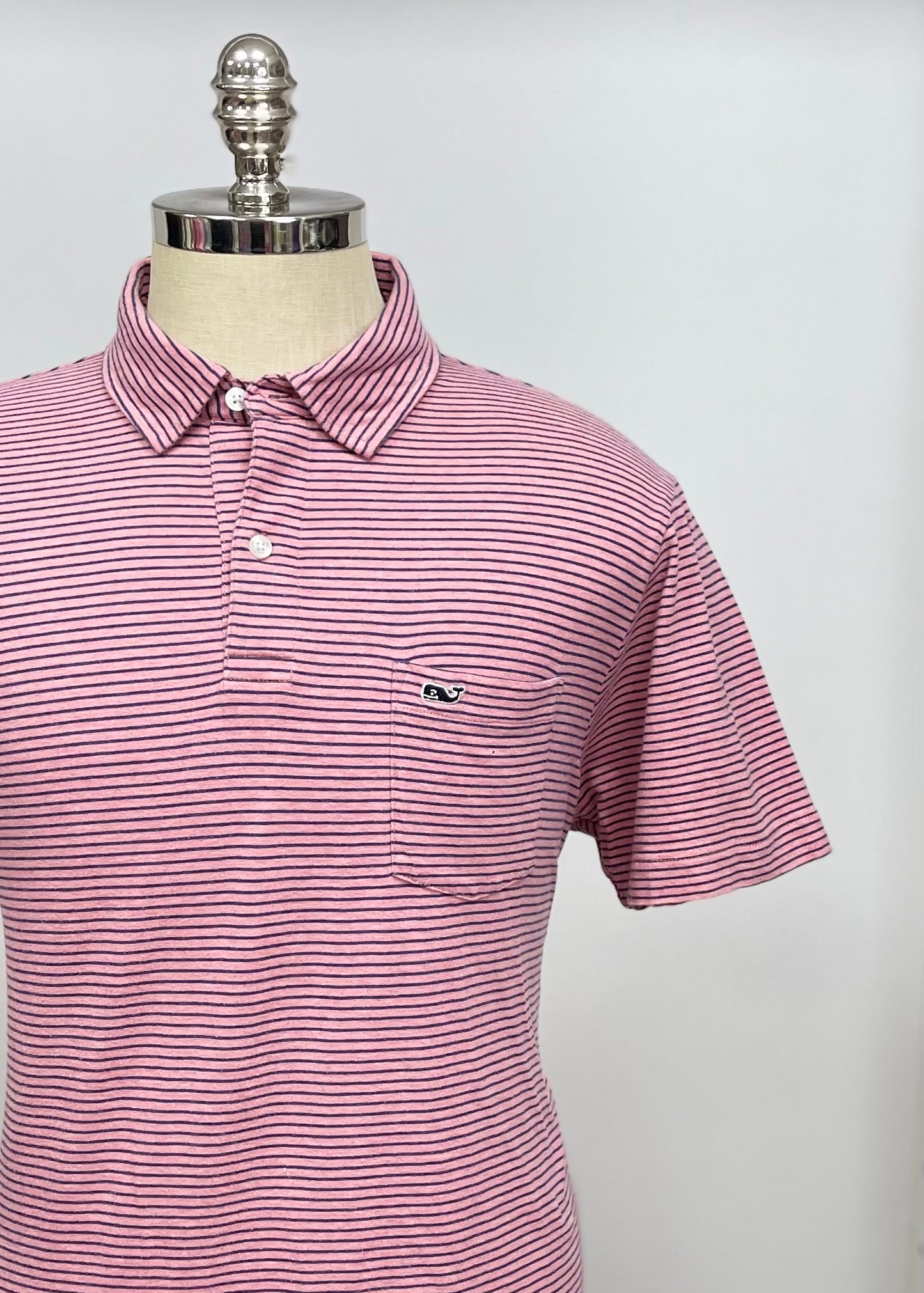 Camiseta Polo Vineyard Vines 🐳 con rayas en rosado y azul navy Talla L Entalle Regular