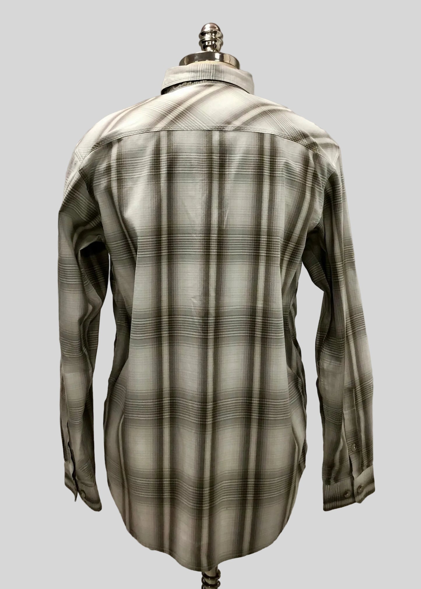 Camisa de botones Columbia 🔹 con patrón de cuadros en color verde oliva y blanco Talla M