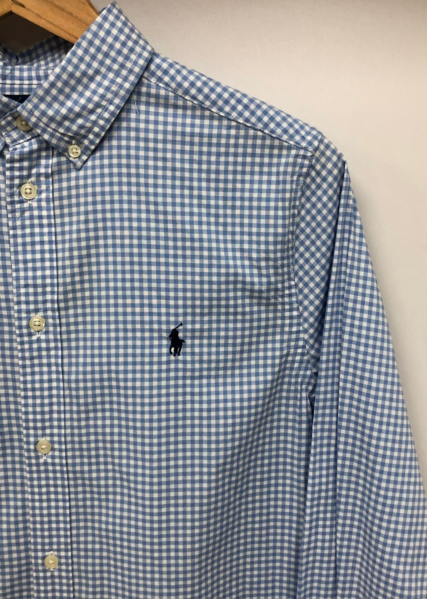 Camisa Polo Ralph Lauren 🏇🏼 color patron de cuadros gingham en celeste y blanco Talla L (14-16) de niño Entalle Regular