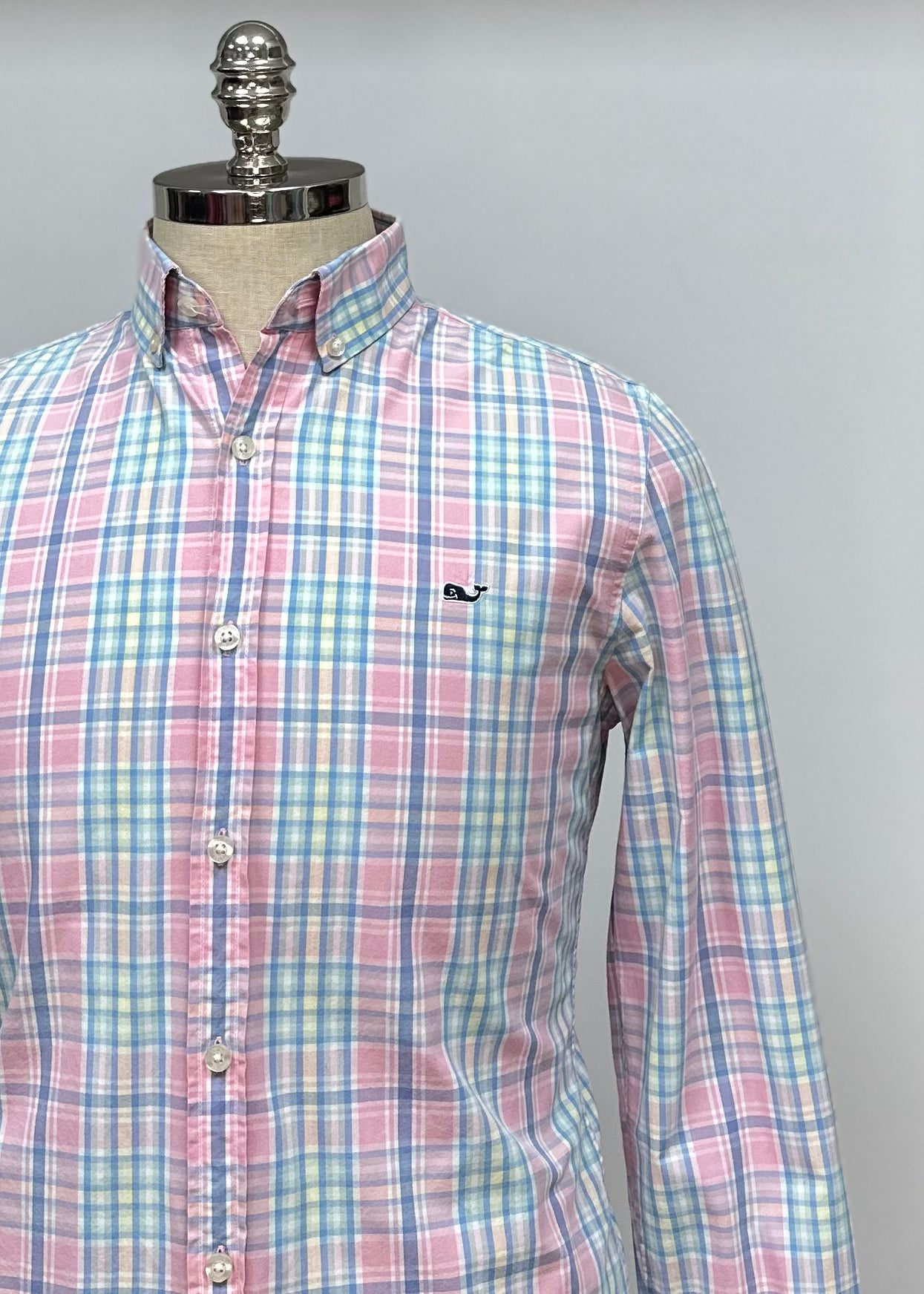 Camisa de botones Vineyard Vines 🐳 color blanco de cuadros en color rosado y celeste Talla S Entalle Slim Fit