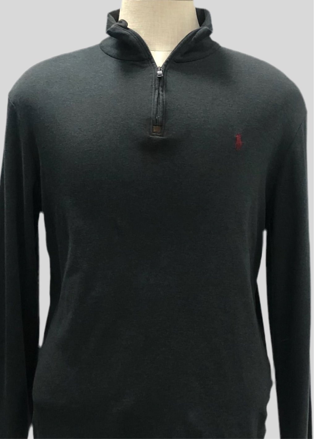 Sueter Jersey Polo Ralph Lauren 🏇🏼 color gris oscuro con logo en rojo Talla L (ver descripción)