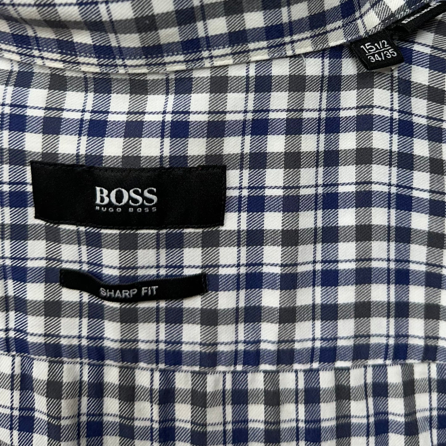 Camisa de botones Hugo Boss 🇩🇪 color blanco con patrón de cuadros azul y negro Talla M Entalle Slim Fit