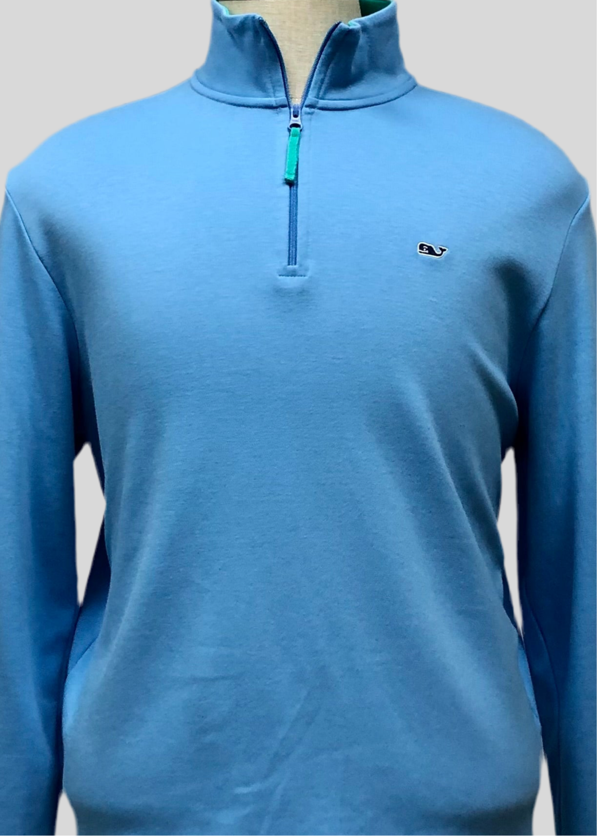 Sueter Jersey Vineyard Vines 🐳 color celeste con logo azul navy Tela algodón Pima Talla M (ver descripción)