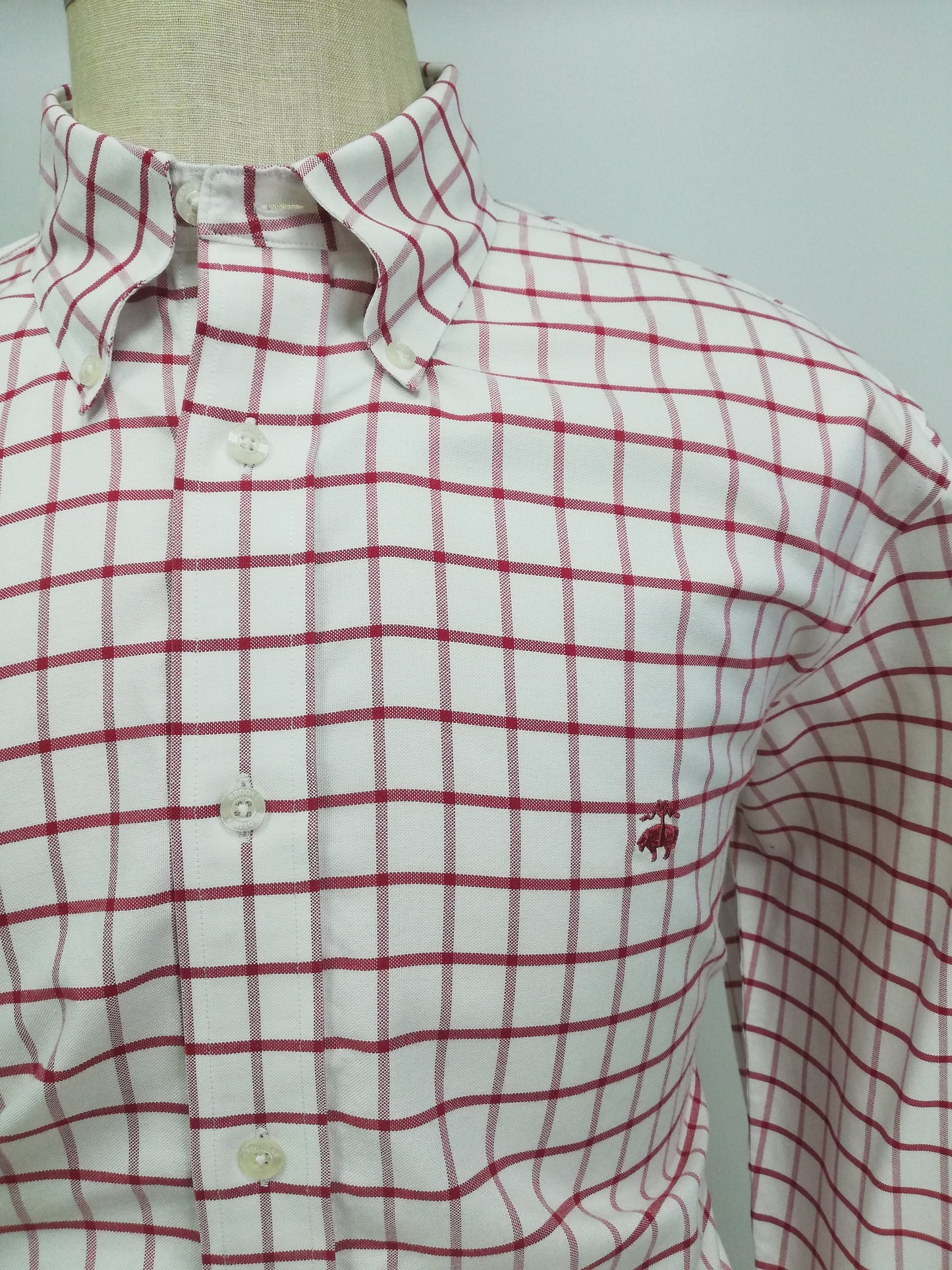 Camisa Brooks Brothers 🐑 color blanco con cuadros en rojo Talla XL Entalle Regular