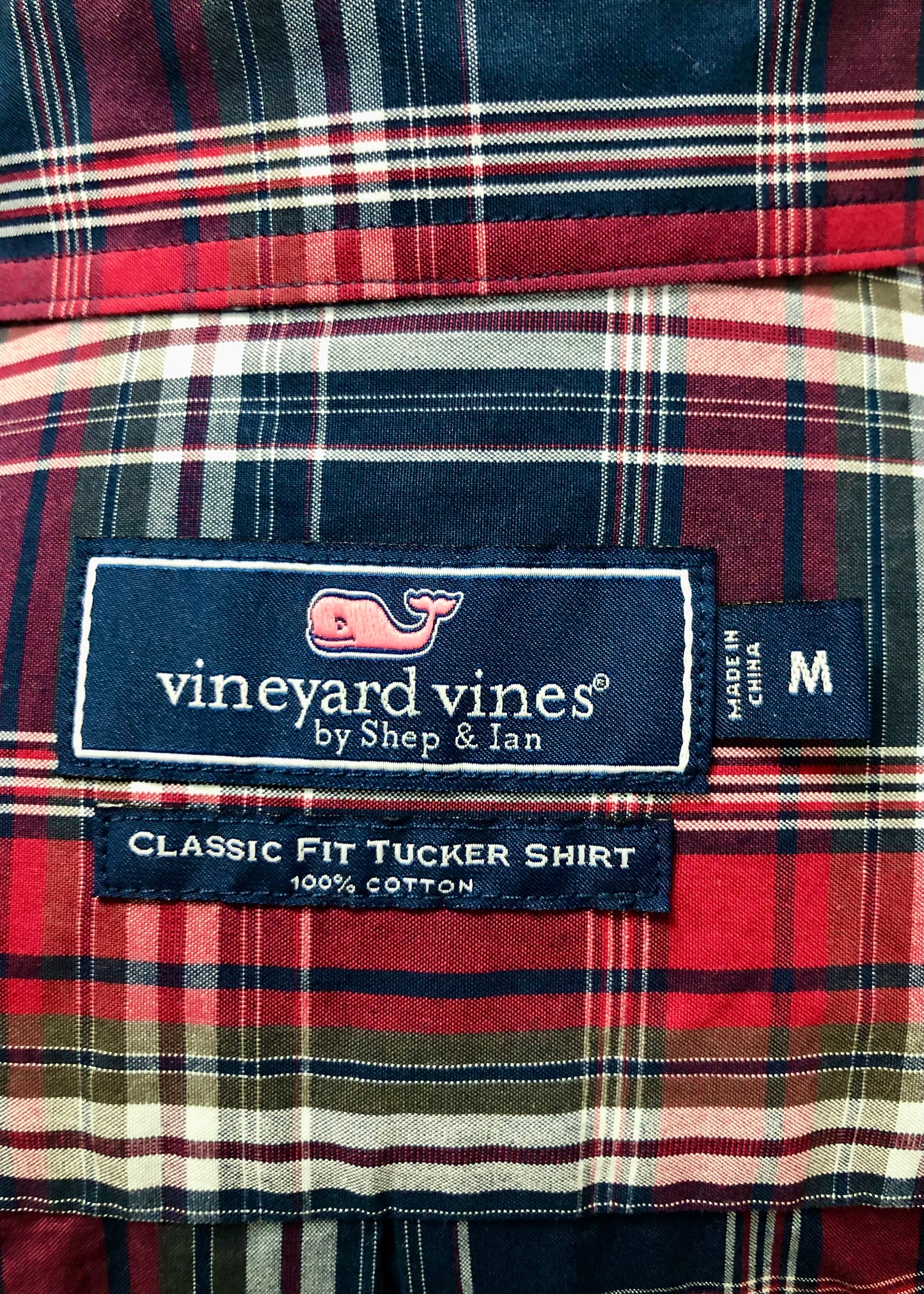 Camisa de botones Vineyard Vines 🐳 con patrón de cuadros en color rojo, azul navy y blanco Talla M Entalle Clásico