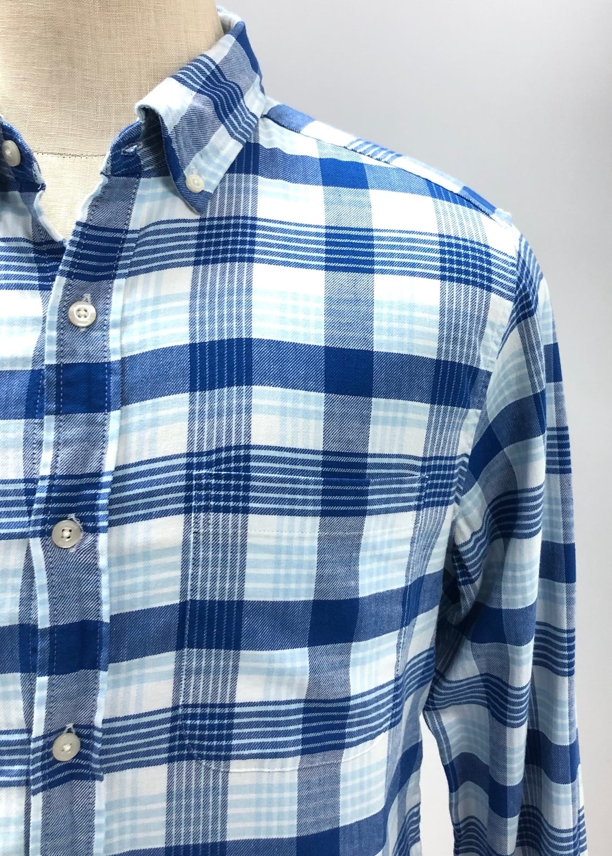 Camisa Vineyard Vines 🐳 de cuadros tartán en color azul y blanco Talla M Entalle Regular