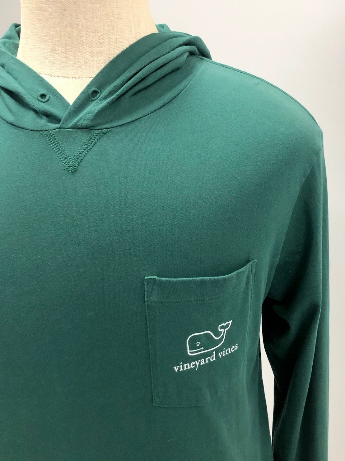 Camiseta con capucha Vineyard Vines 🐳 color verde oscuro con Diseño de Ballena Talla M (ver descripción)