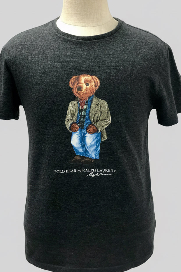 Camiseta cuello redondo Polo Ralph Lauren 🏇🏼 Color gris oscuro con diseño de polo bear Talla M Entalle Regular