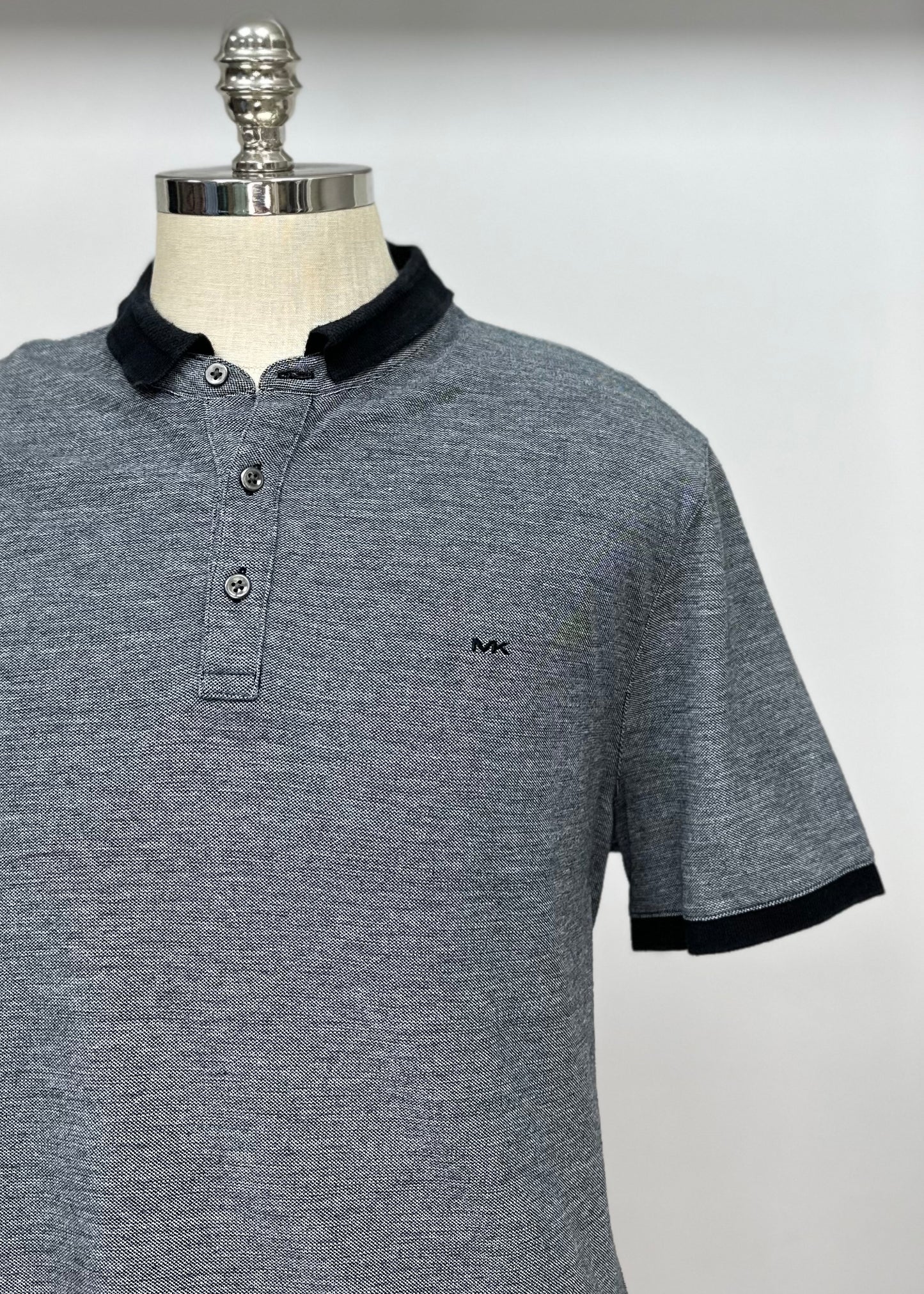 Camiseta Polo Michael Kors color gris y blanco Talla XL Entalle Regular