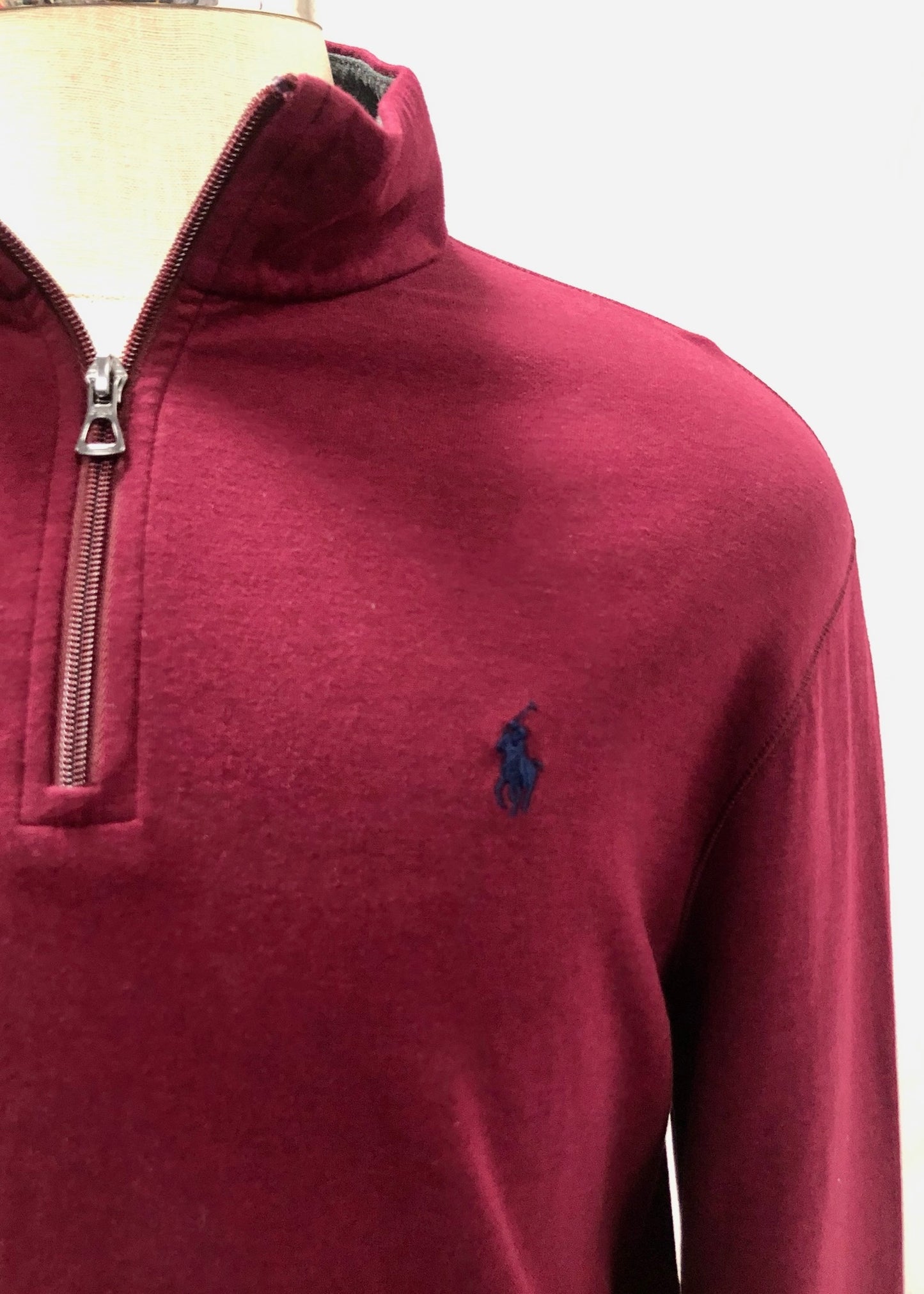 Sueter Jersey Polo Ralph Lauren 🏇🏼 color rojo oscuro con logo azul navy Talla L