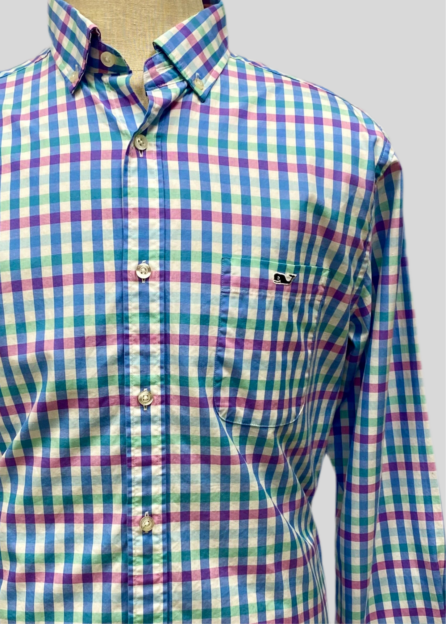 Camisa de botones Vineyard Vines 🐳 color blanco de cuadros en color verde, celeste y rosado intenso Talla M Entalle Clásico