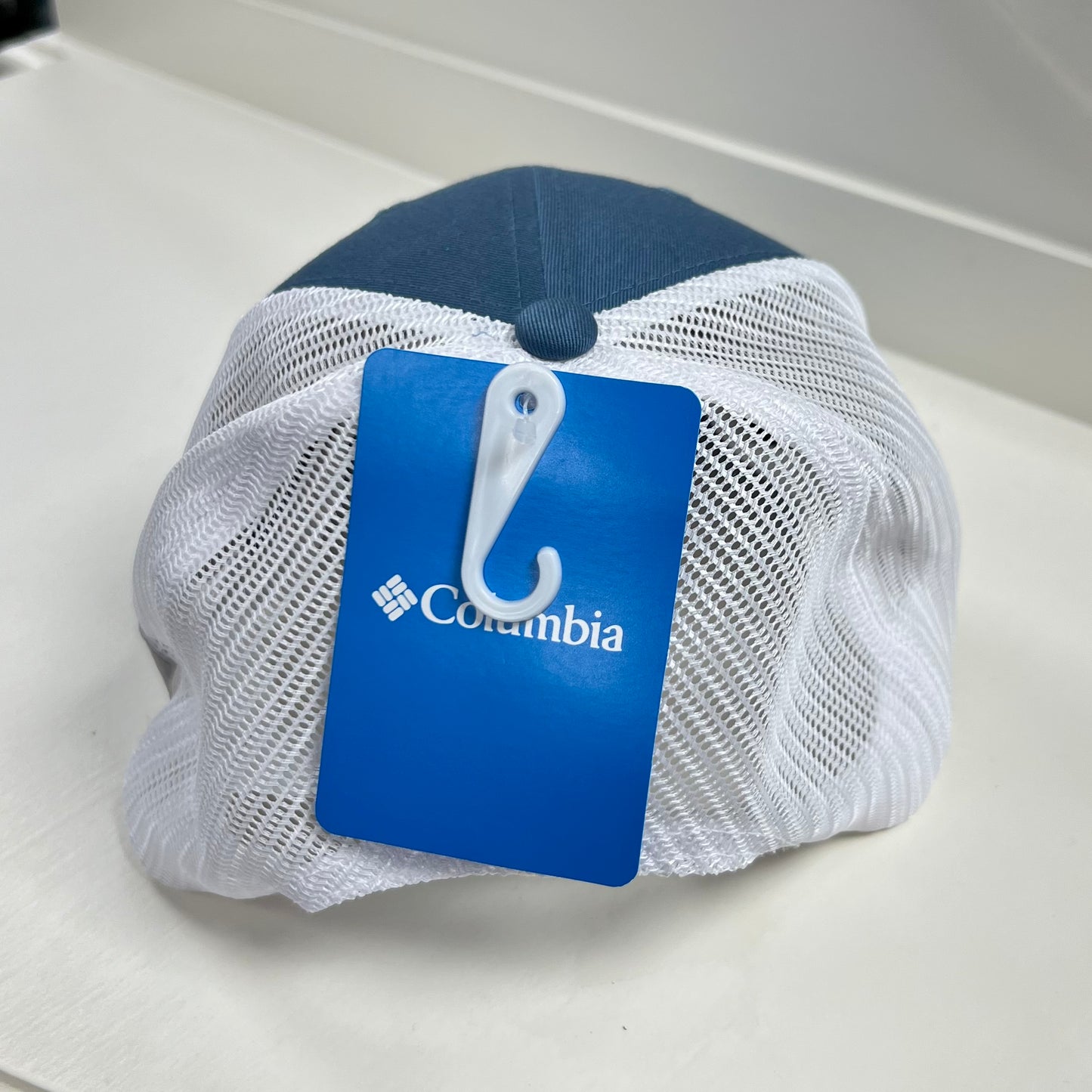 Gorra Columbia 🔷 color celeste y blanco con logotipo en color blanco