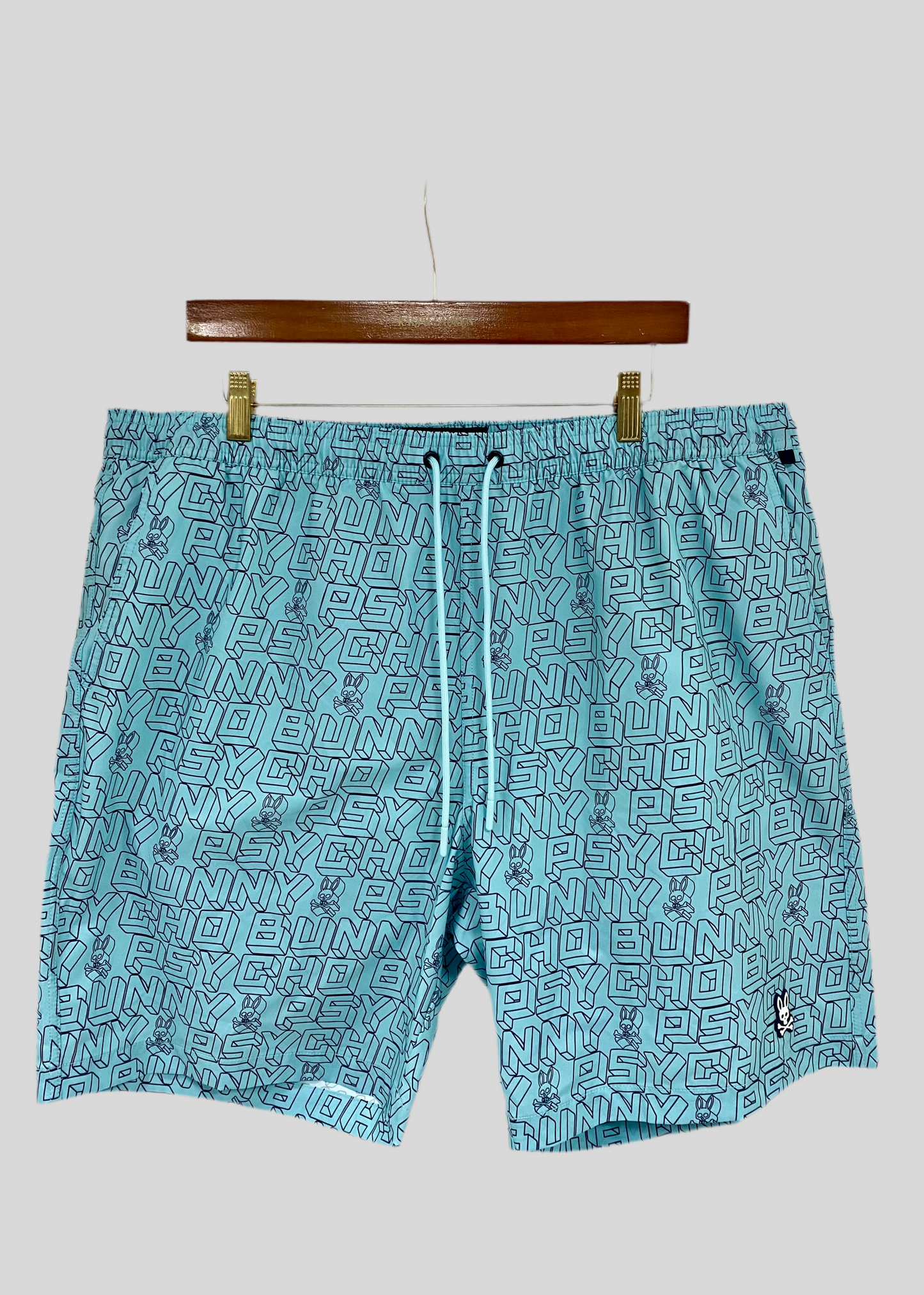 Short de baño Psycho Bunny 🐰  color celeste y logo en letras en negro Talla 3XL