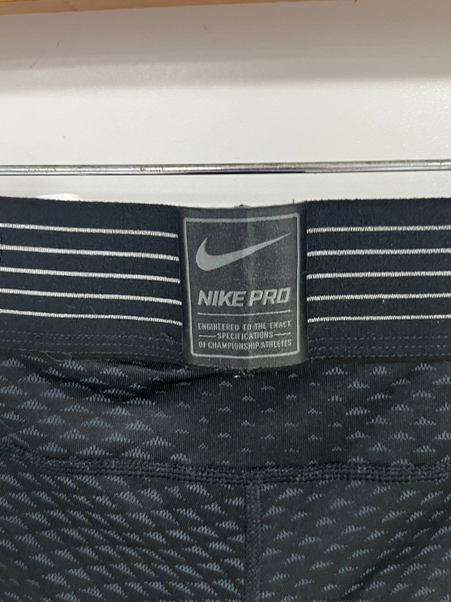 Malla de entrenamiento licra Nike ✔️ Pro Dri-FIT de 3/4 de largo para hombre en Color negro con tríptico en gris Talla L