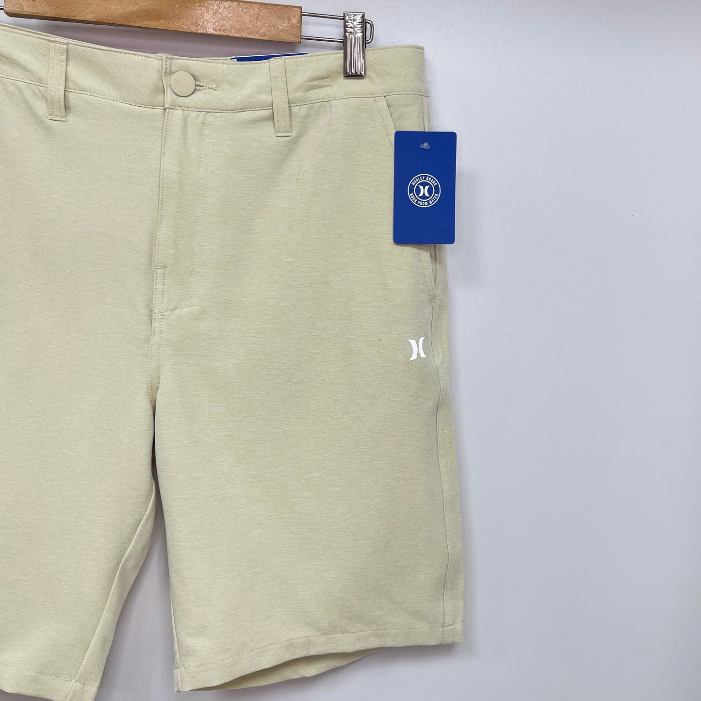 Short Híbrido Hurley 🏄🏽‍♂️ color beige Tela Performance Entalle clásico talla 32