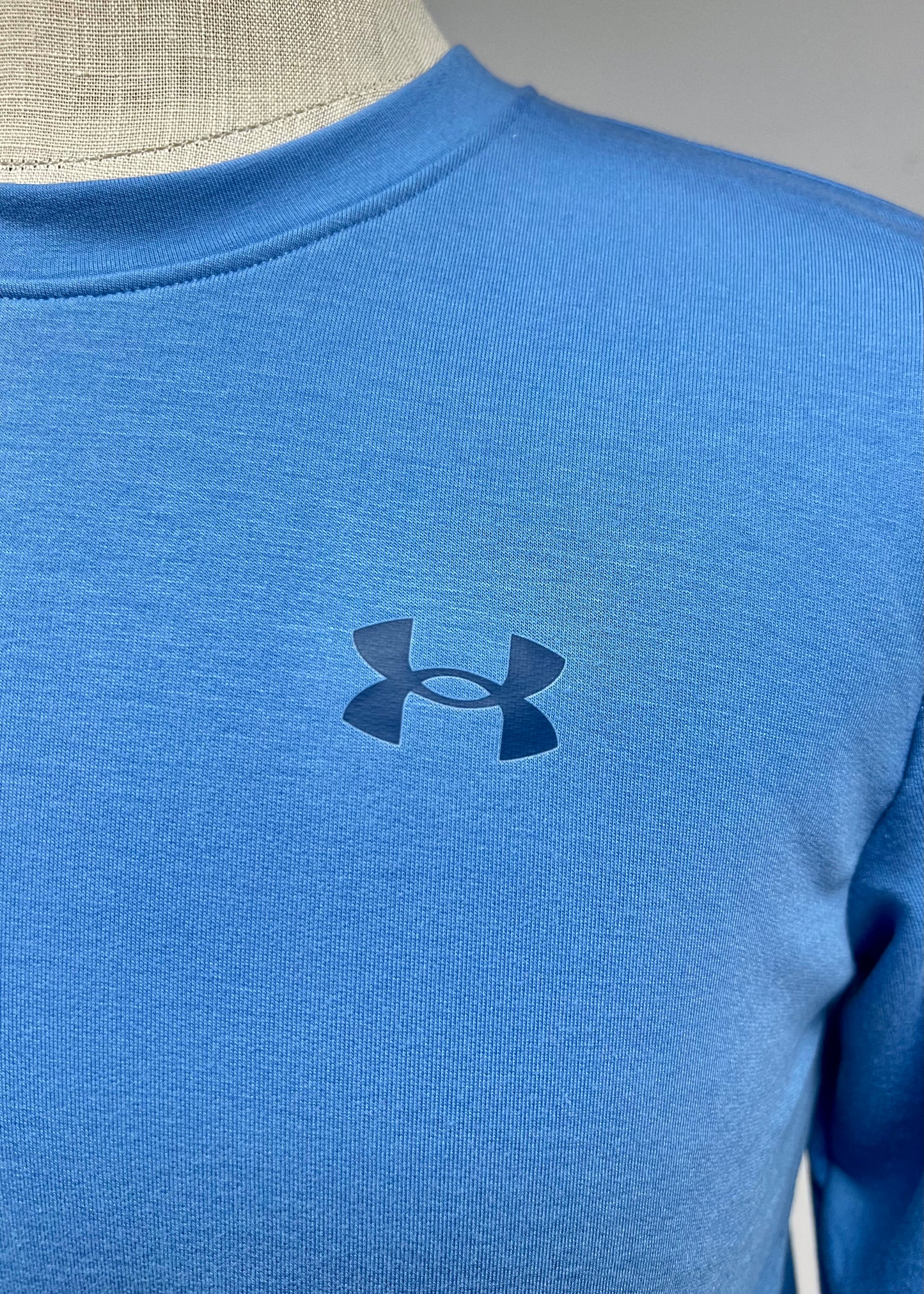 Camiseta cuello redondo Under Armour 🏋🏽 color azul con diseño degradado manga larga Talla S