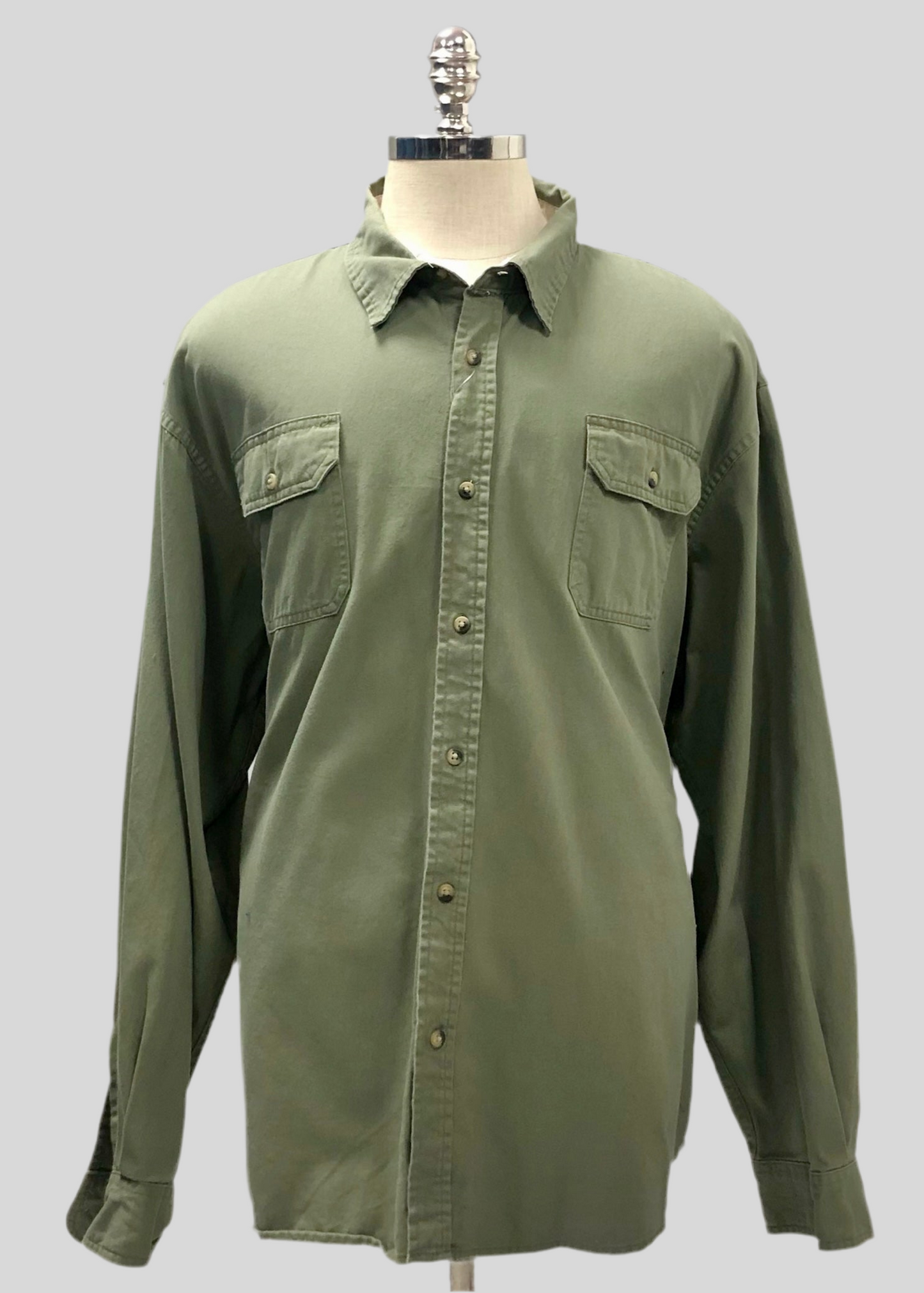 Camisa Wrangler 🐎 Con diseño cargo en color verde oliva claro Talla 3XL Entalle Regular