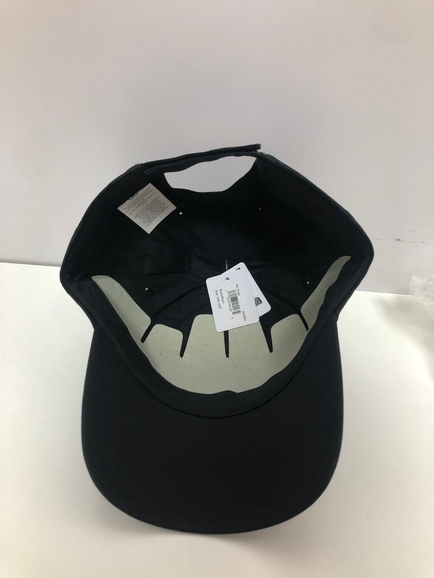 Gorra Alo🧘🏻‍♀️ color negro con cierre de velcro